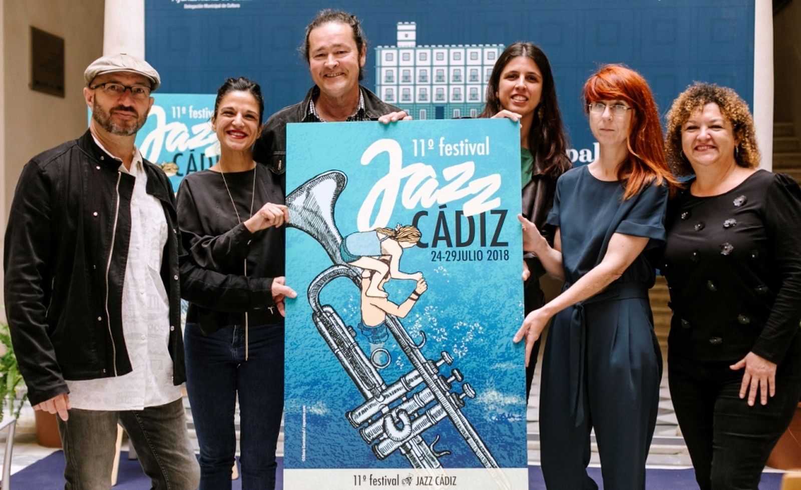 José Carlos Calvo, Amada Blasco, Pepe Dorado, Marina Fernández, Gloria Garrastázul y Eva Tubío, con el cartel de la XI edición de JazzCádiz.