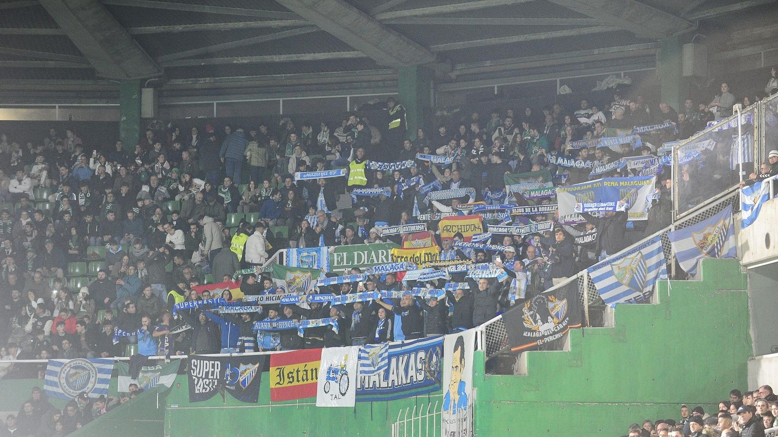 Búscate en las gradas de El Sardinero durante el Racing - Málaga CF