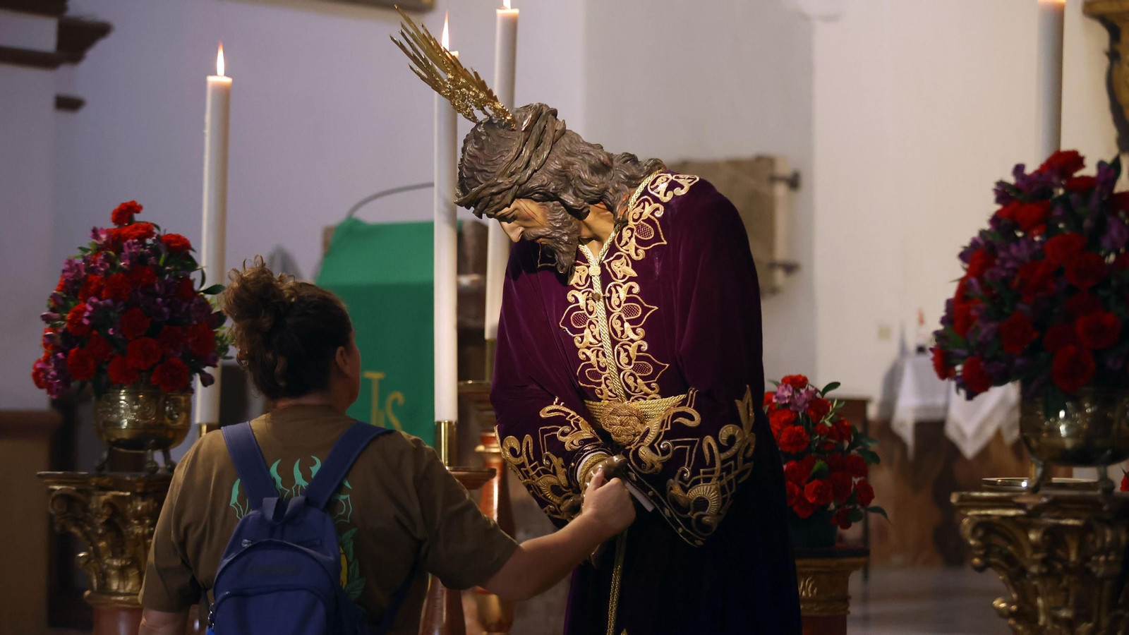 Besamanos de despedida en San Francisco del Señor de la Vía-Crucis.