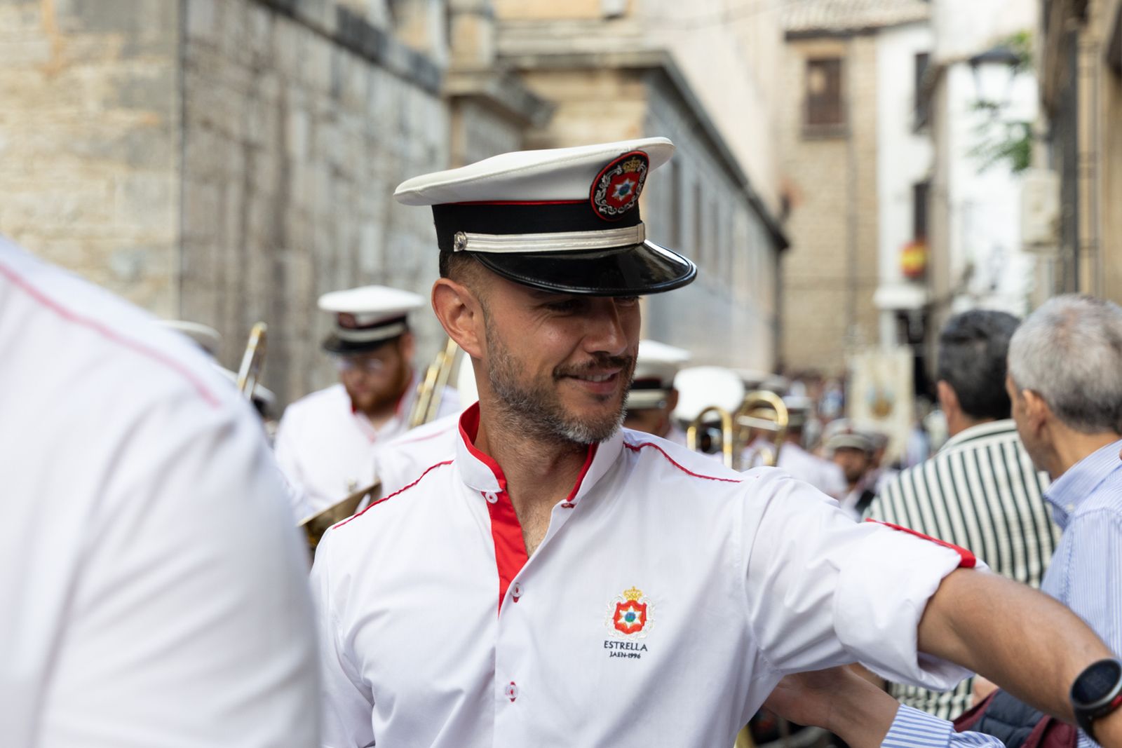Así ha procesionado la Virgen de la Capilla por Jaén en su día grande.