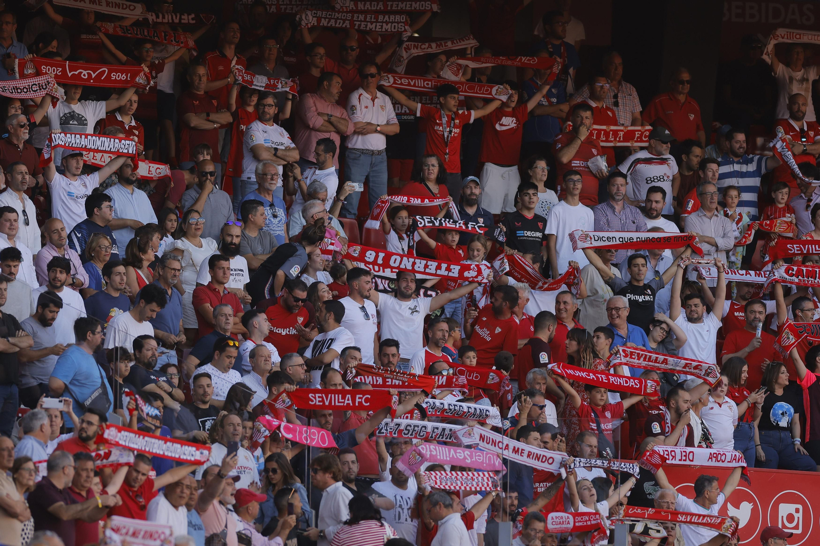 Búscate en las fotos del Sevilla-Español