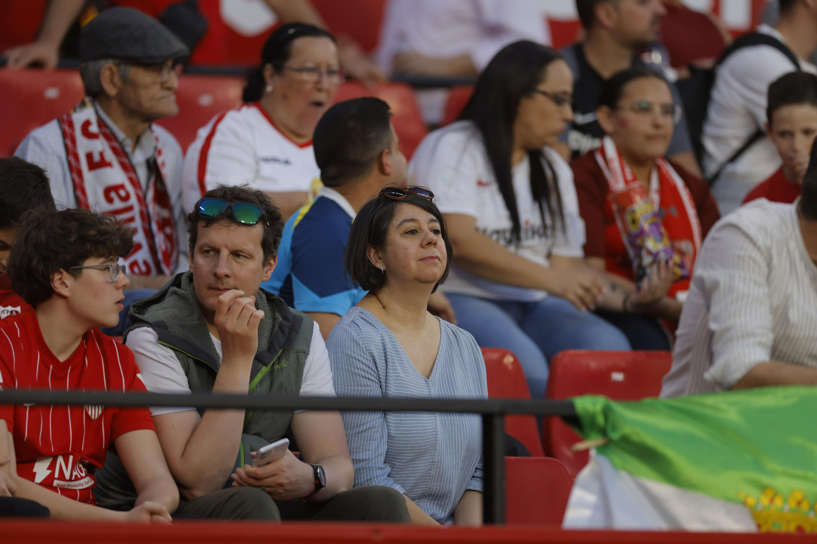 Búscate en las fotos del Sevilla-Celta