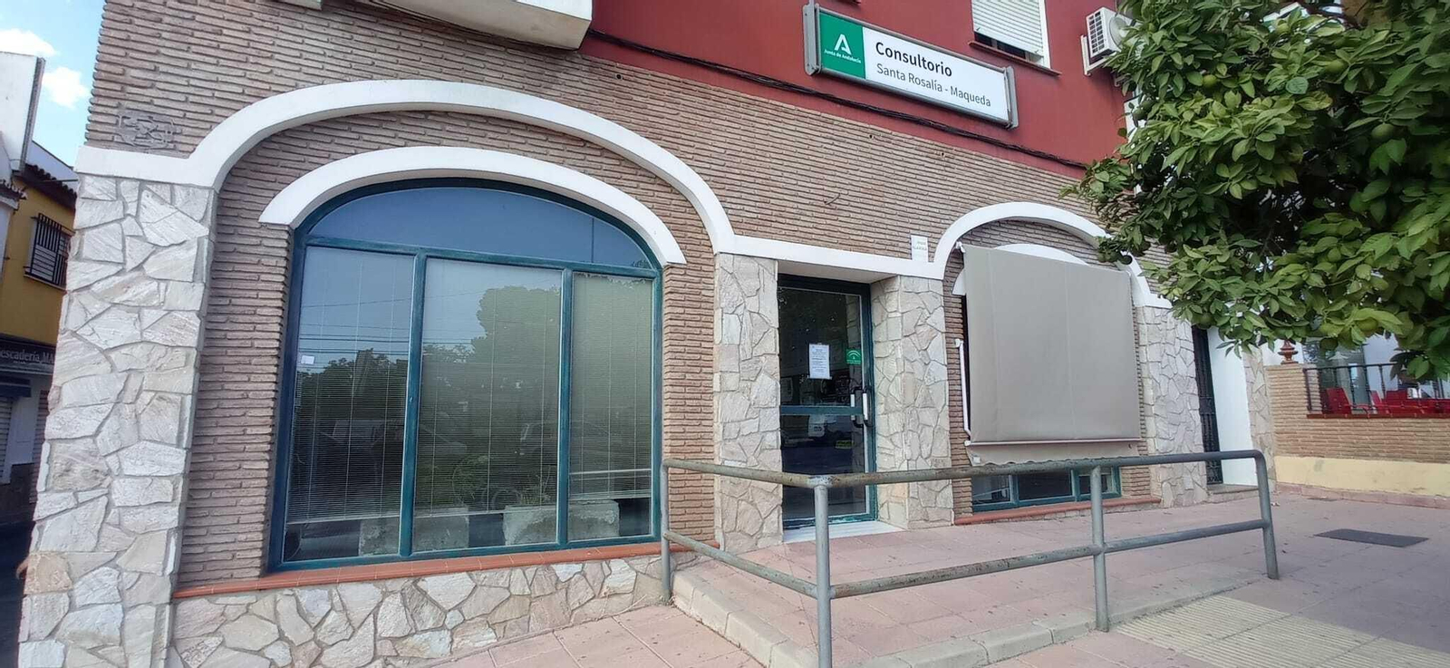 Fachada del consultorio Santa Rosalía - Maqueda. Fachada del consultorio Santa Rosalía - Maqueda.