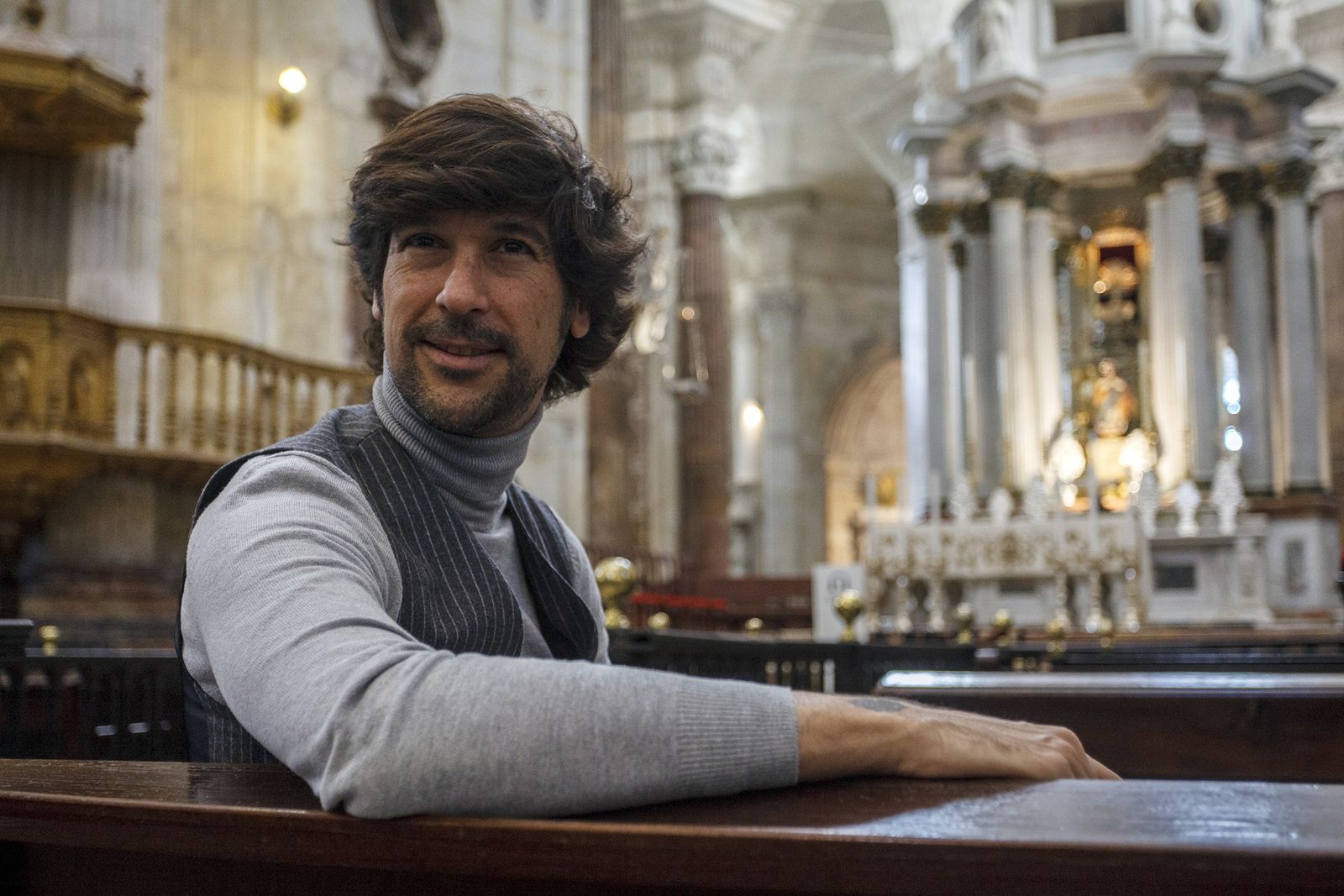 El cantante sevillano Manuel Lombo, ayer en la Catedral de Cádiz.