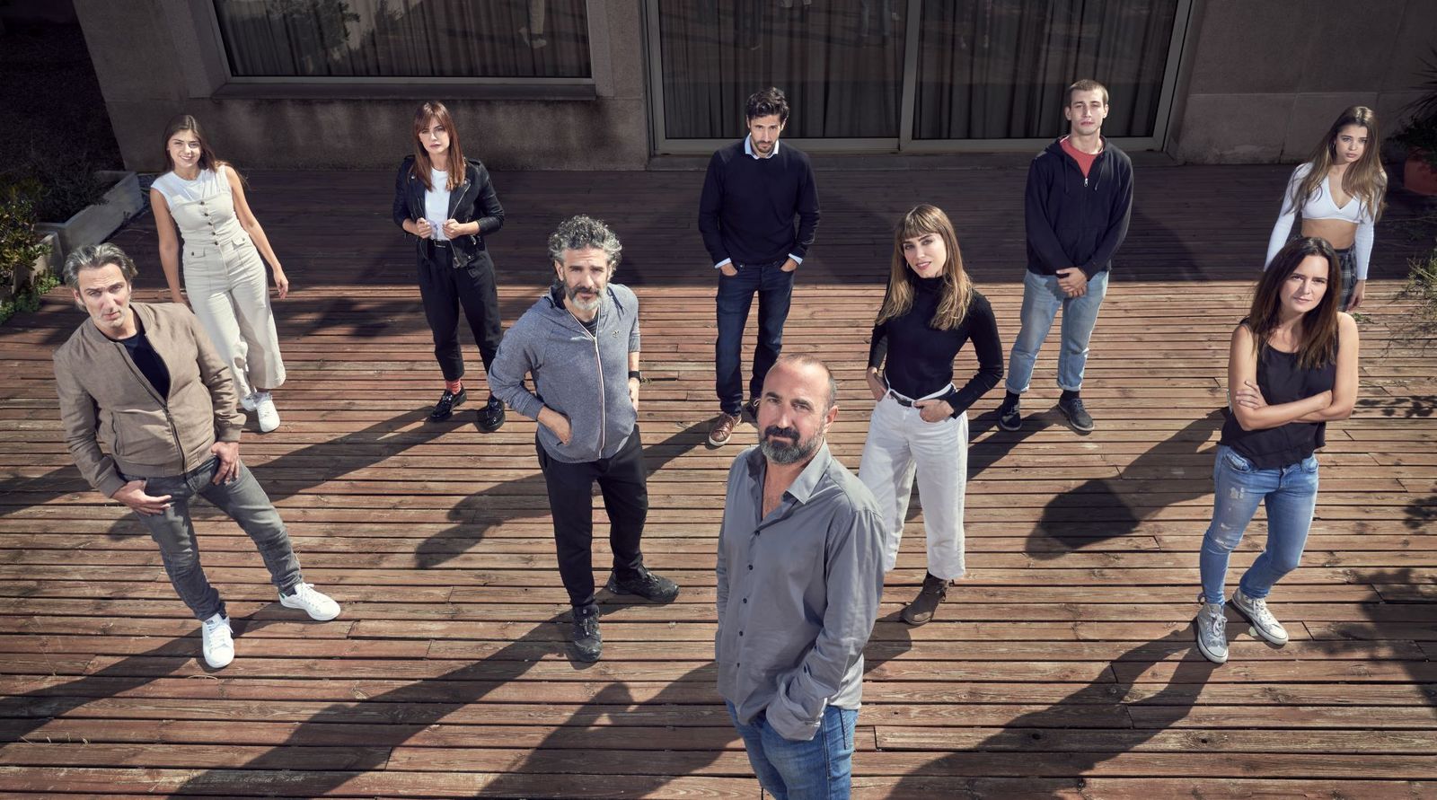 El elenco de 'Todos mienten' y el director Pau Freixas