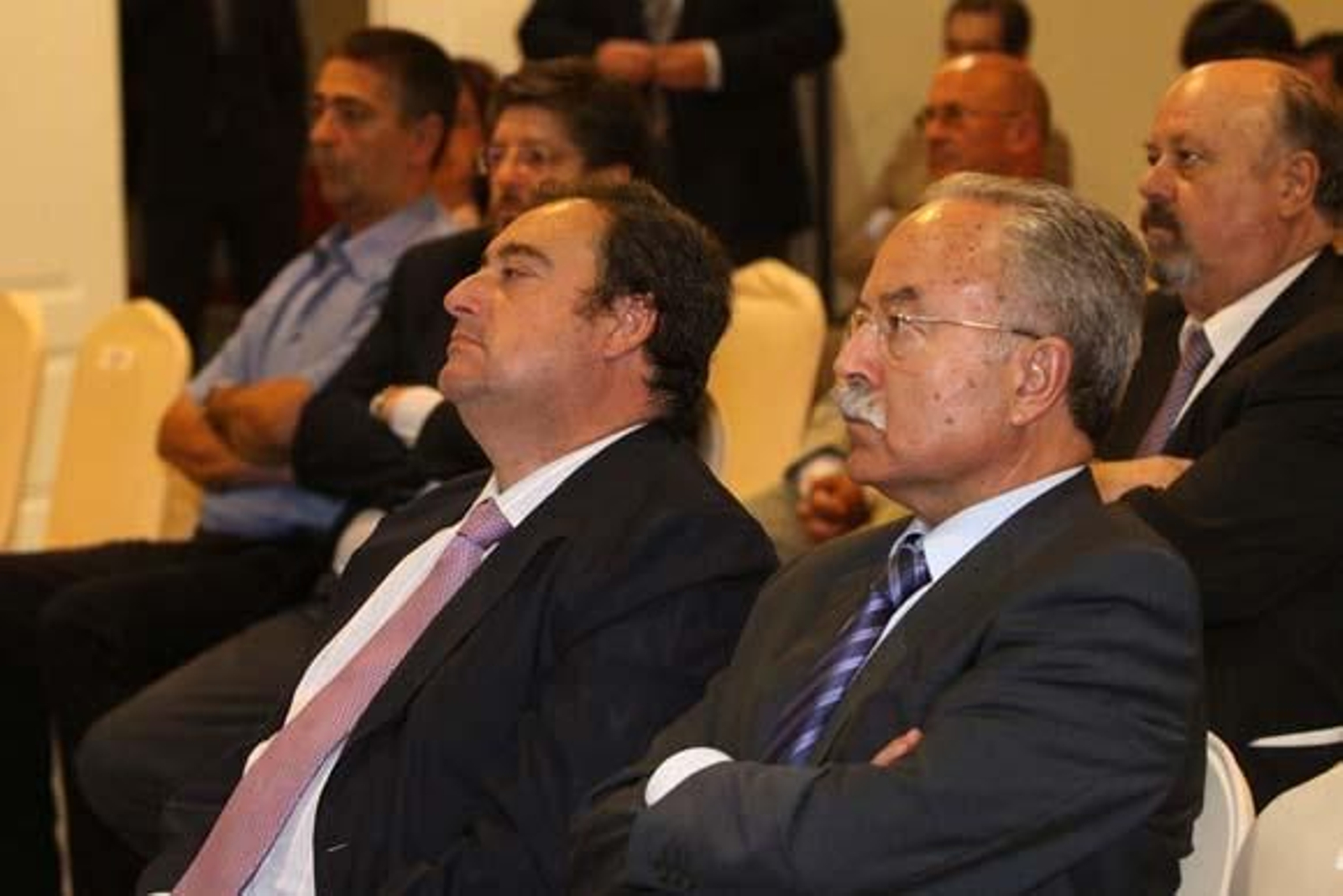 El aforo completo durante el coloquio.

Foto: Vanessa Perez