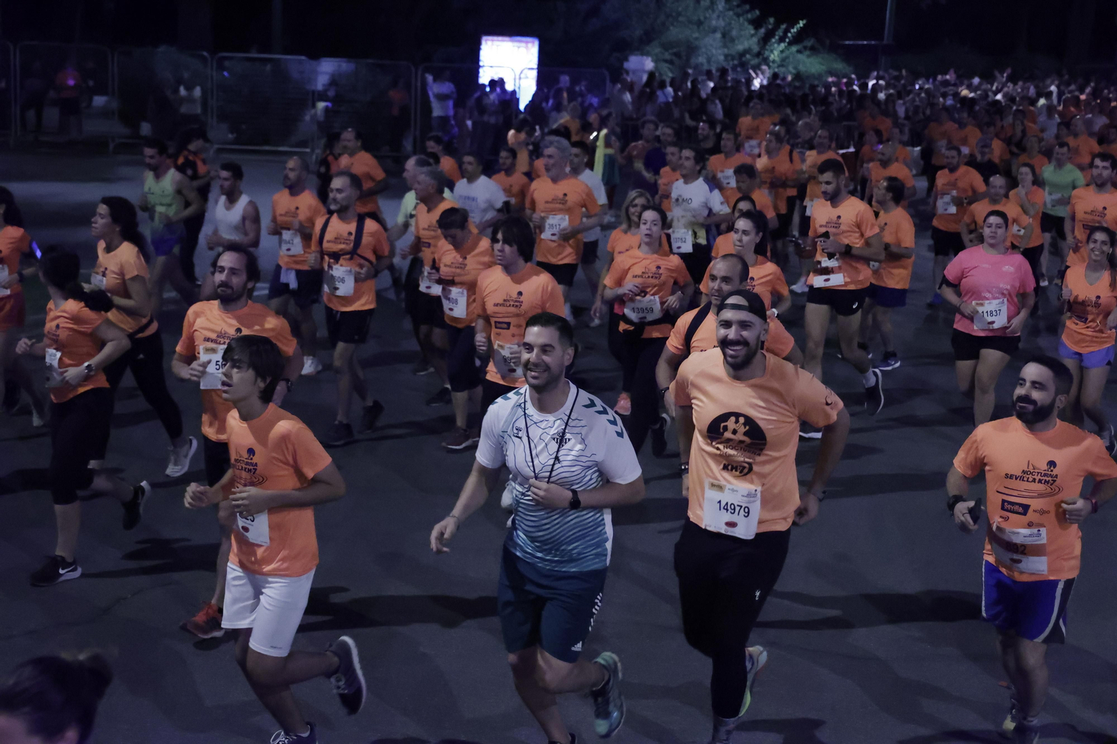 Búscate en la Carrera Nocturna de Sevilla (8)