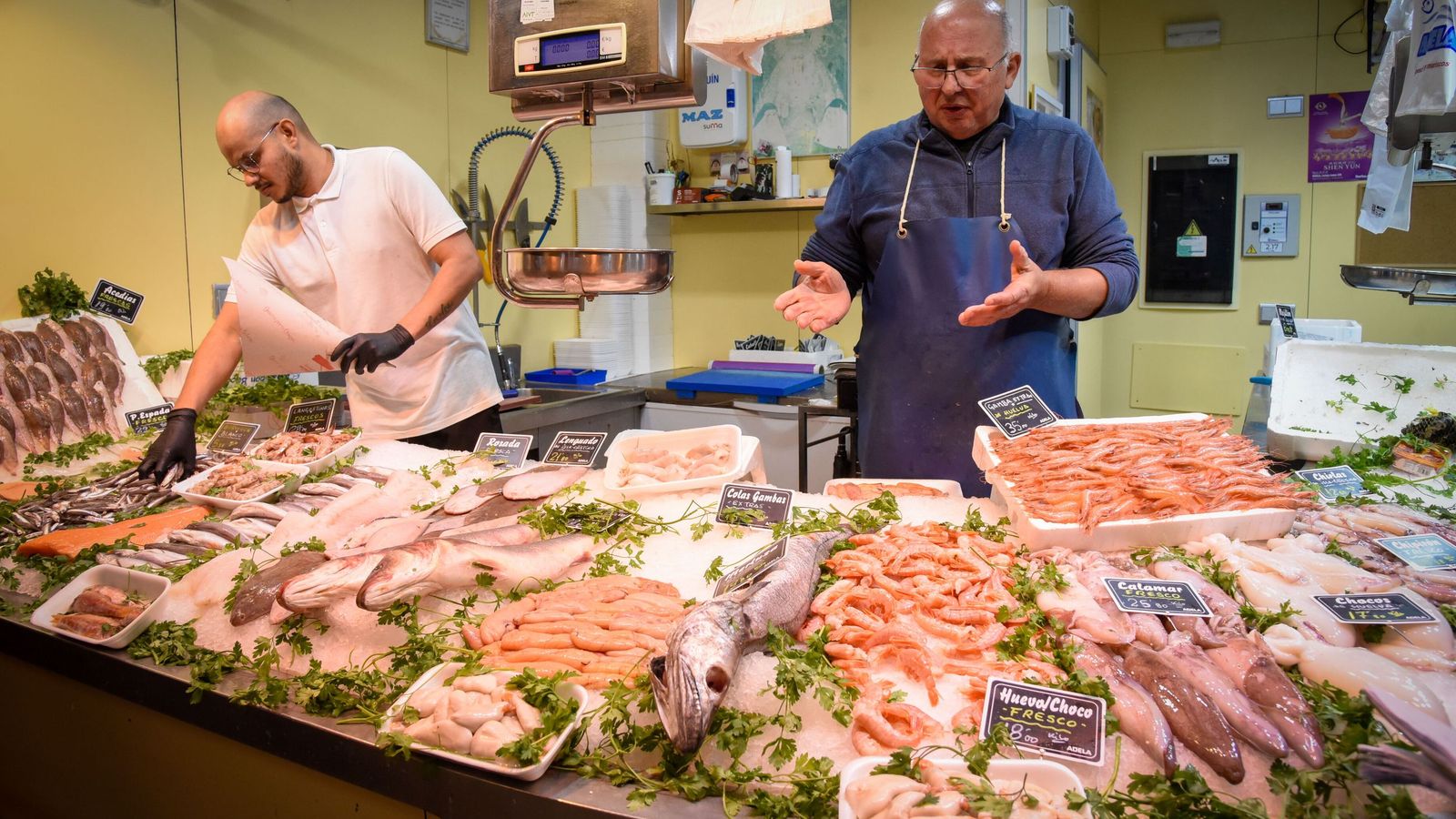 Los mariscos y pescados se venden mucho en estos días