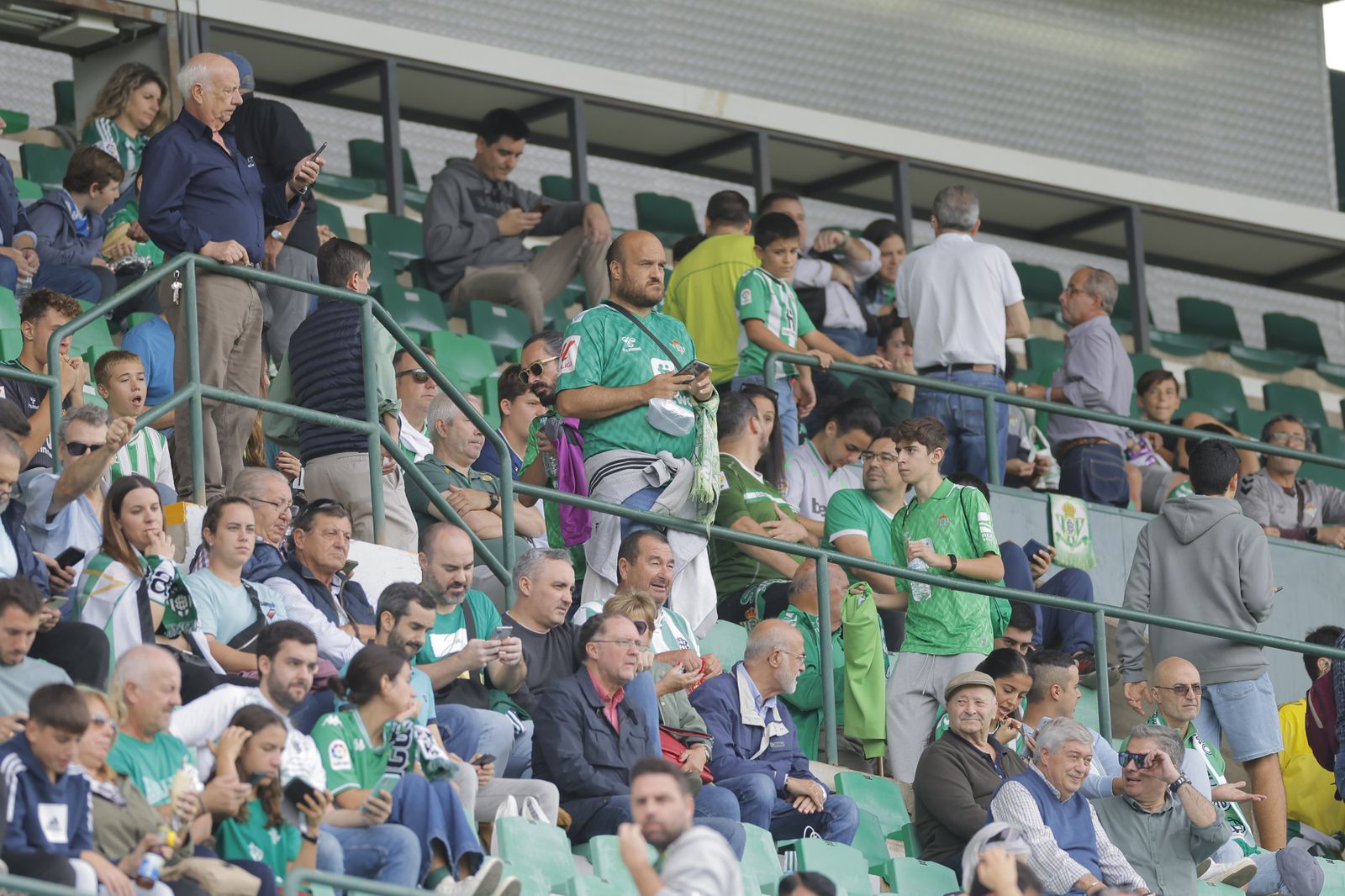 Búscate en las fotos del Betis-Osasuna