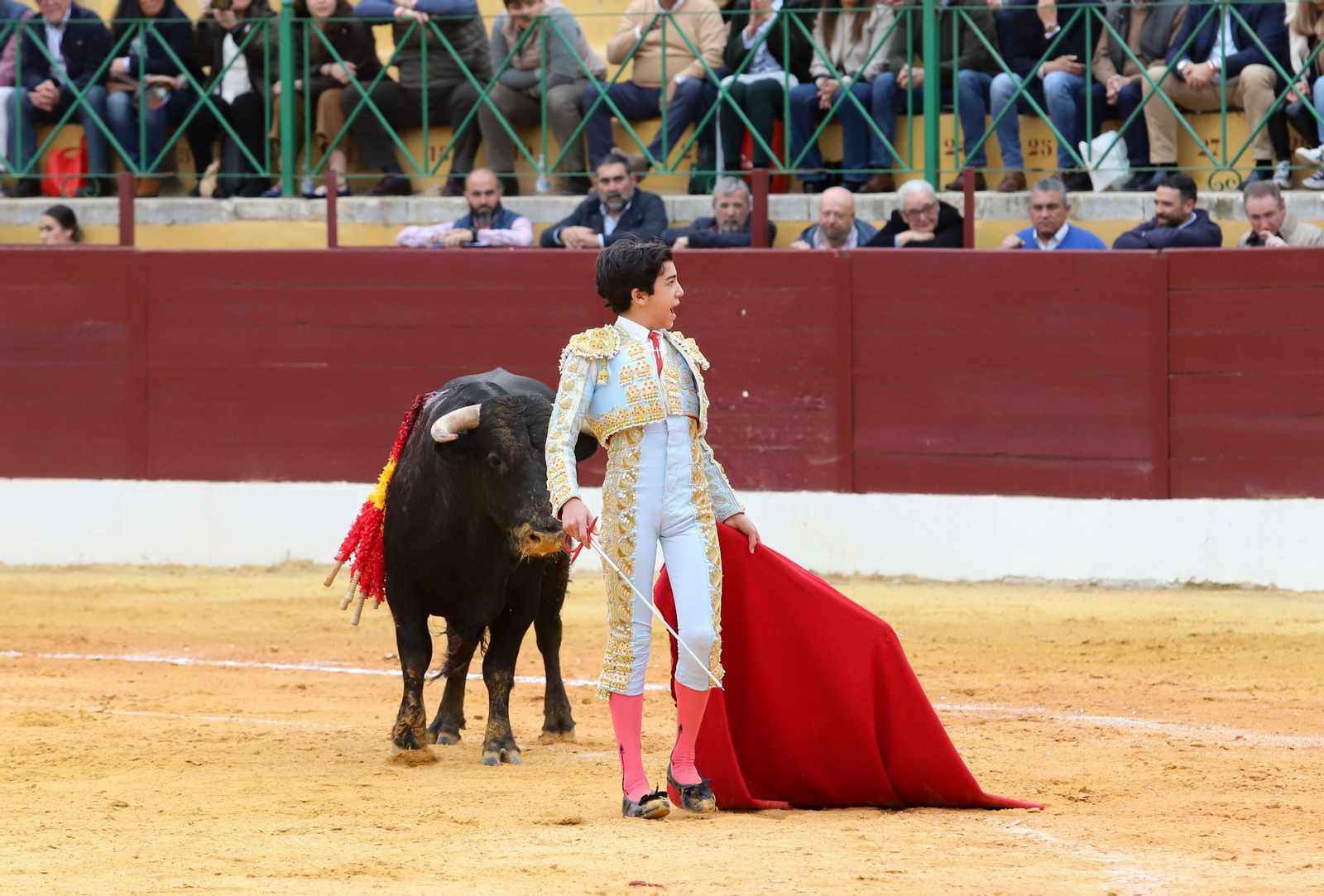 Imágenes de la novillada previa a la Semana Santa en la plaza de toros de La Línea