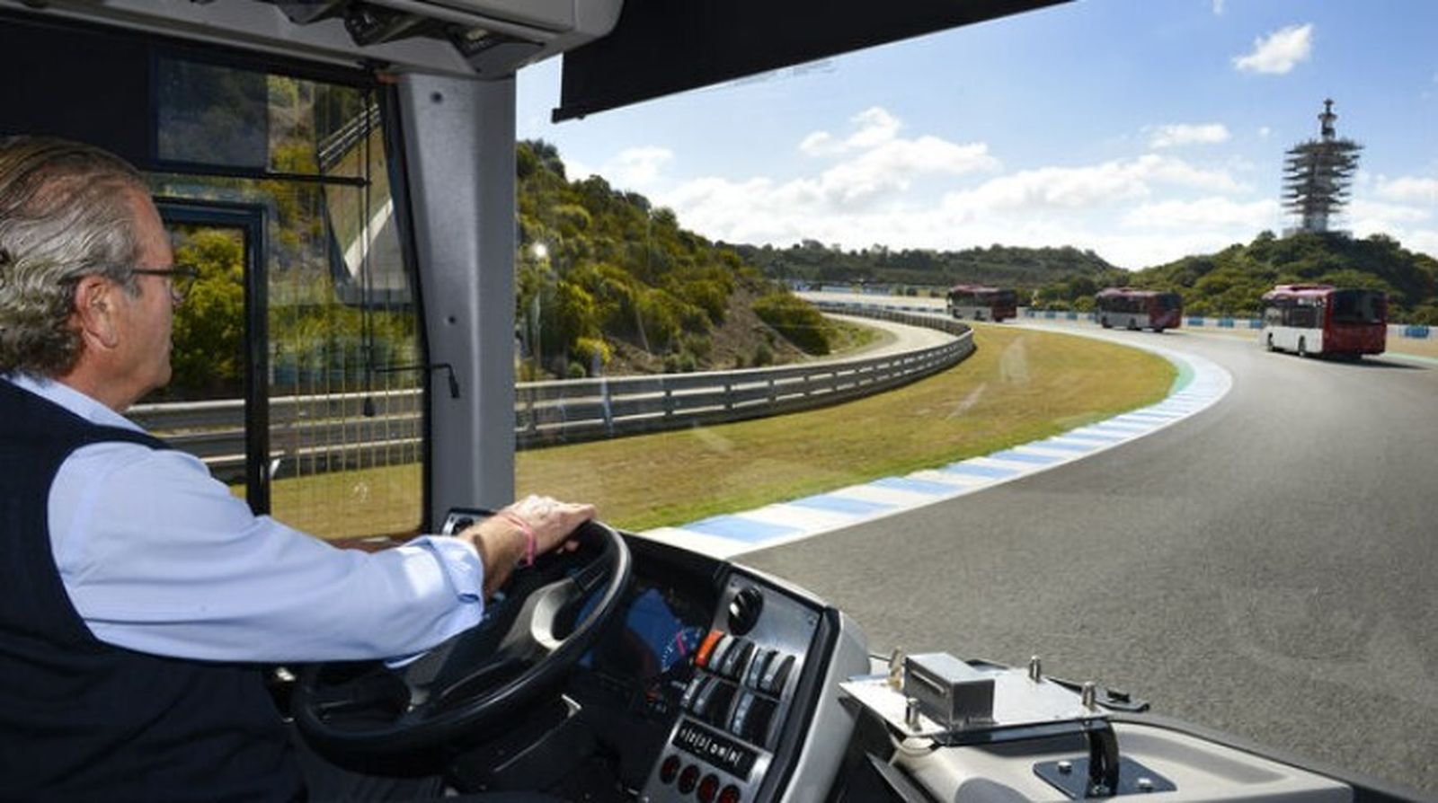 Autobuses urbanos en el circuito de Jerez.