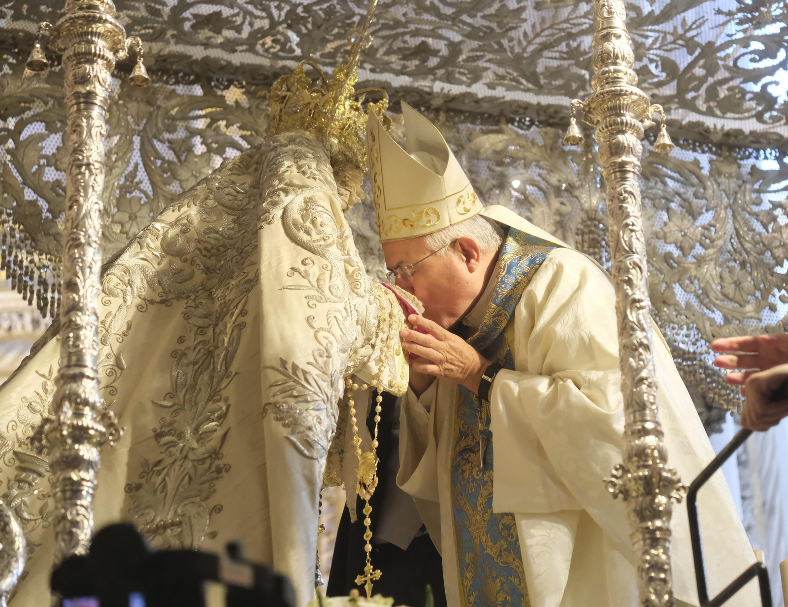 La coronación pontificia de la Virgen de la Paz y Esperanza en Córdoba, en imágenes