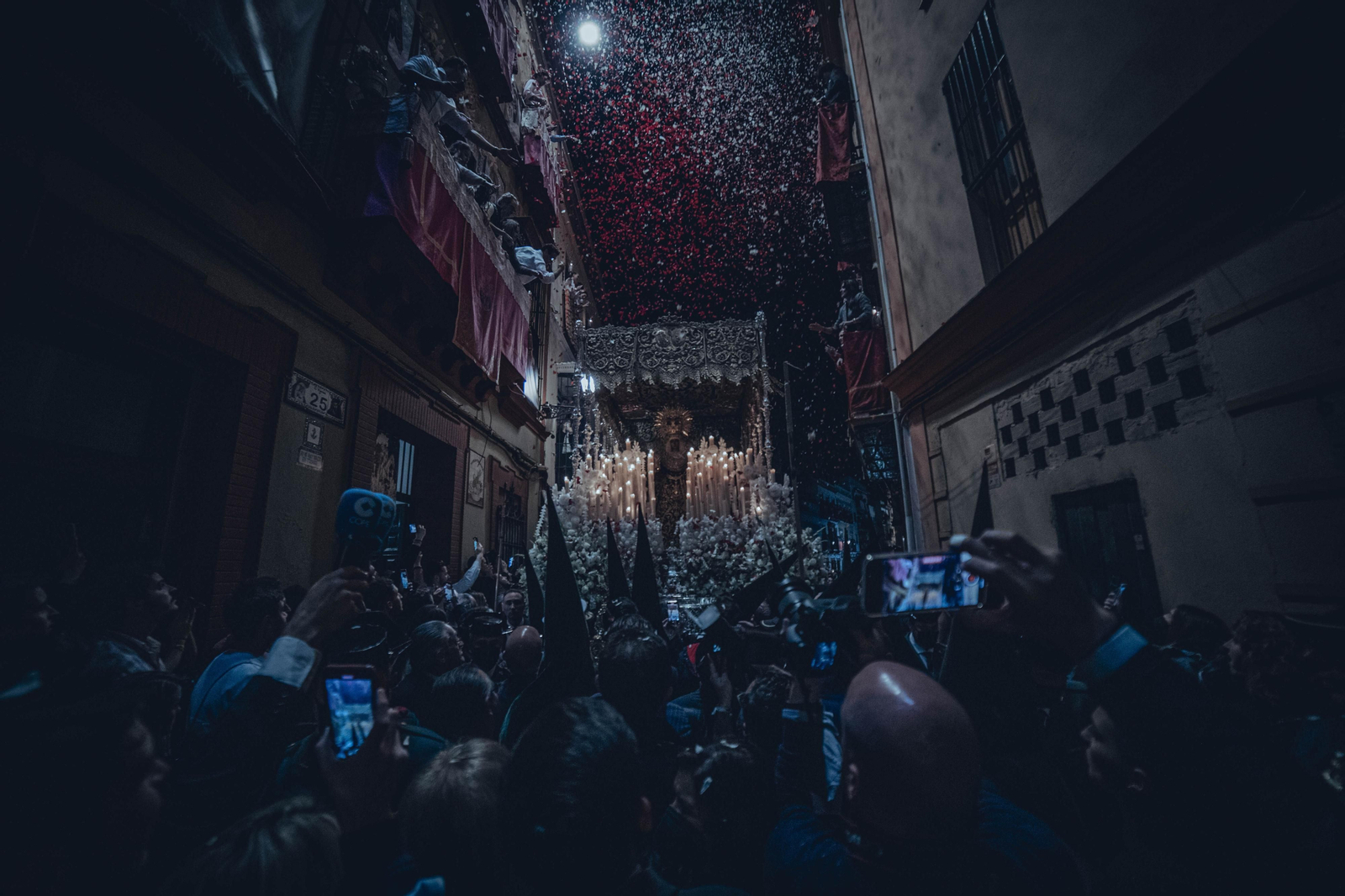 Las imágenes de la salida de la hermandad de la Esperanza de Triana