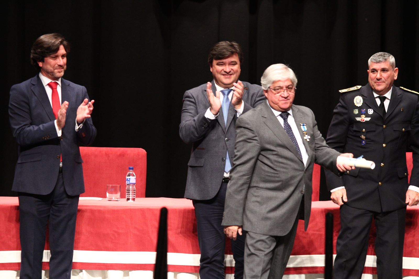 La policía Local entrega las medallas en el día de su patrón