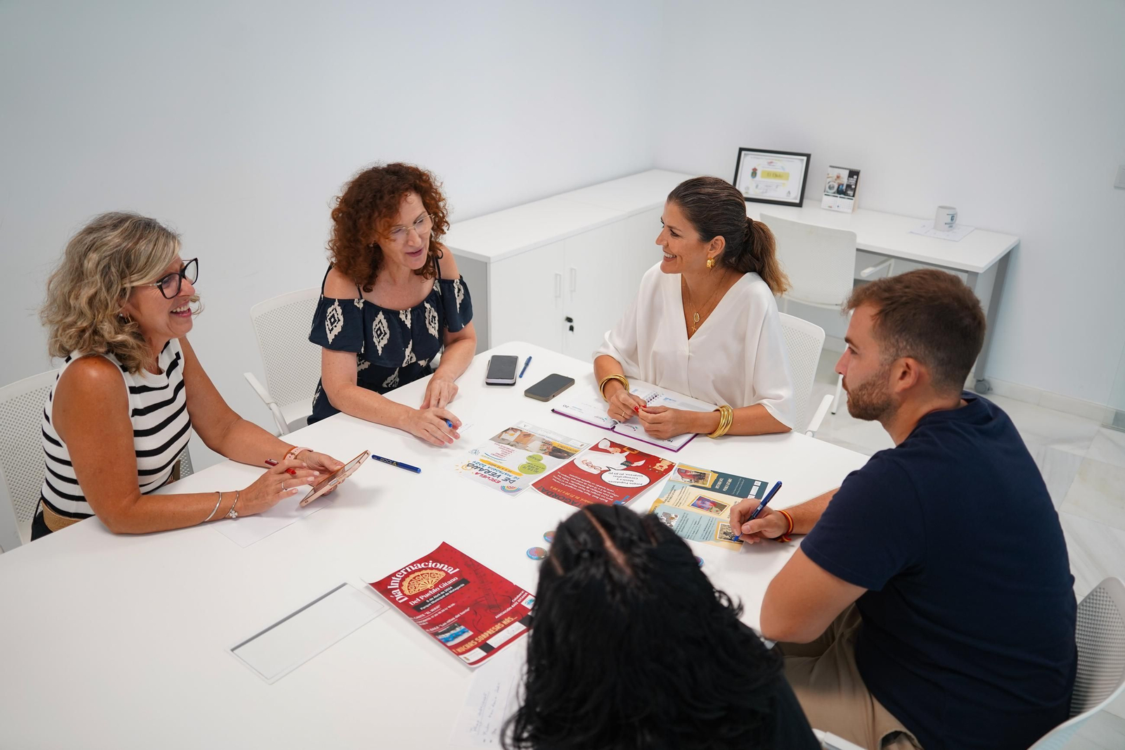 Reunión de los responables del plan de inclusión para familias gitanas.