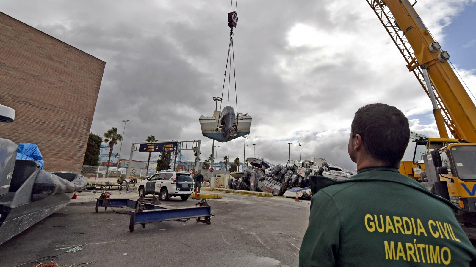 Las fotos del desalojo de las narcolanchas del servicio marítimo de la Guardia Civil
