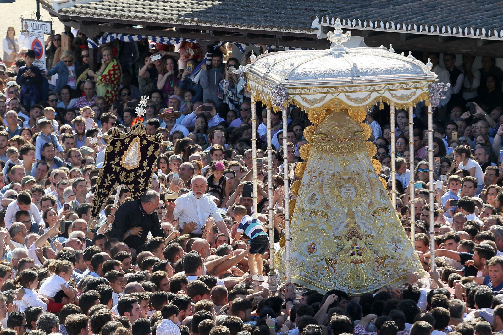 Lunes de pasión ante la Reina de las Marismas