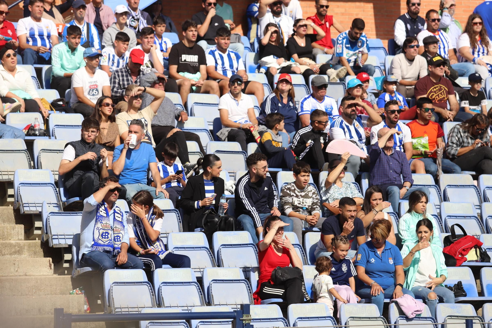 Imágenes del gran ambiente en el Nuevo Colombino para ver el  Recre-Burgos