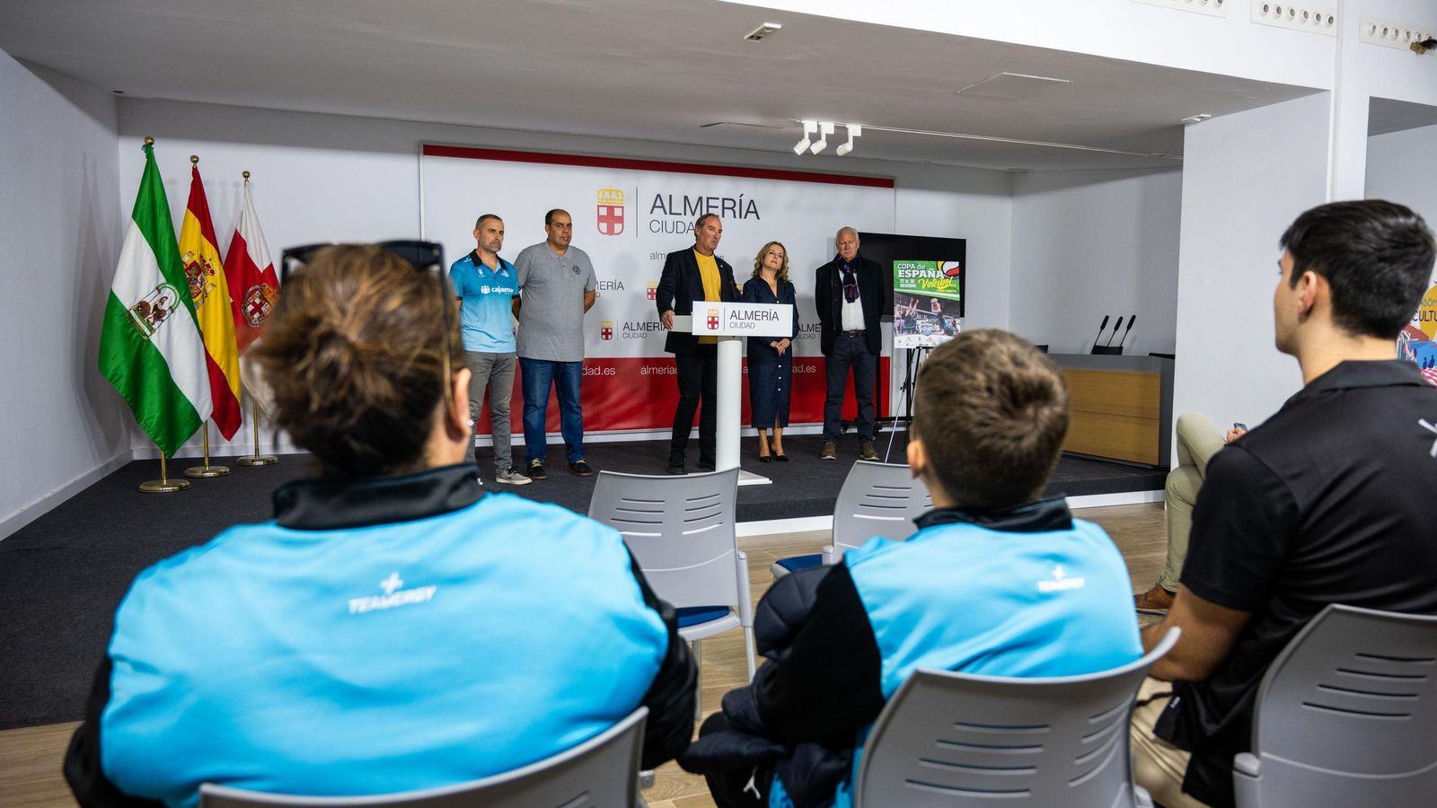 El concejal de Deportes durante su intervención en la presentación de la Copa de España de Voleibol Cadete.