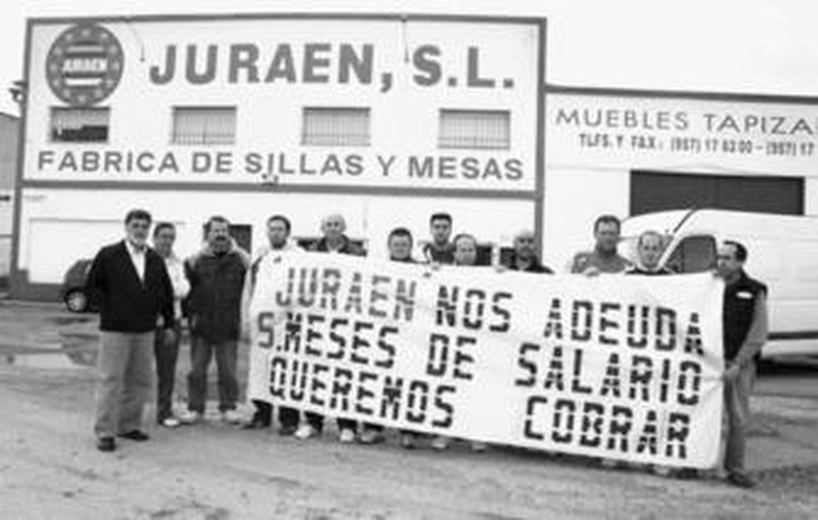 Los ex trabajadores de la empresa, en una de sus concentraciones matutinas.