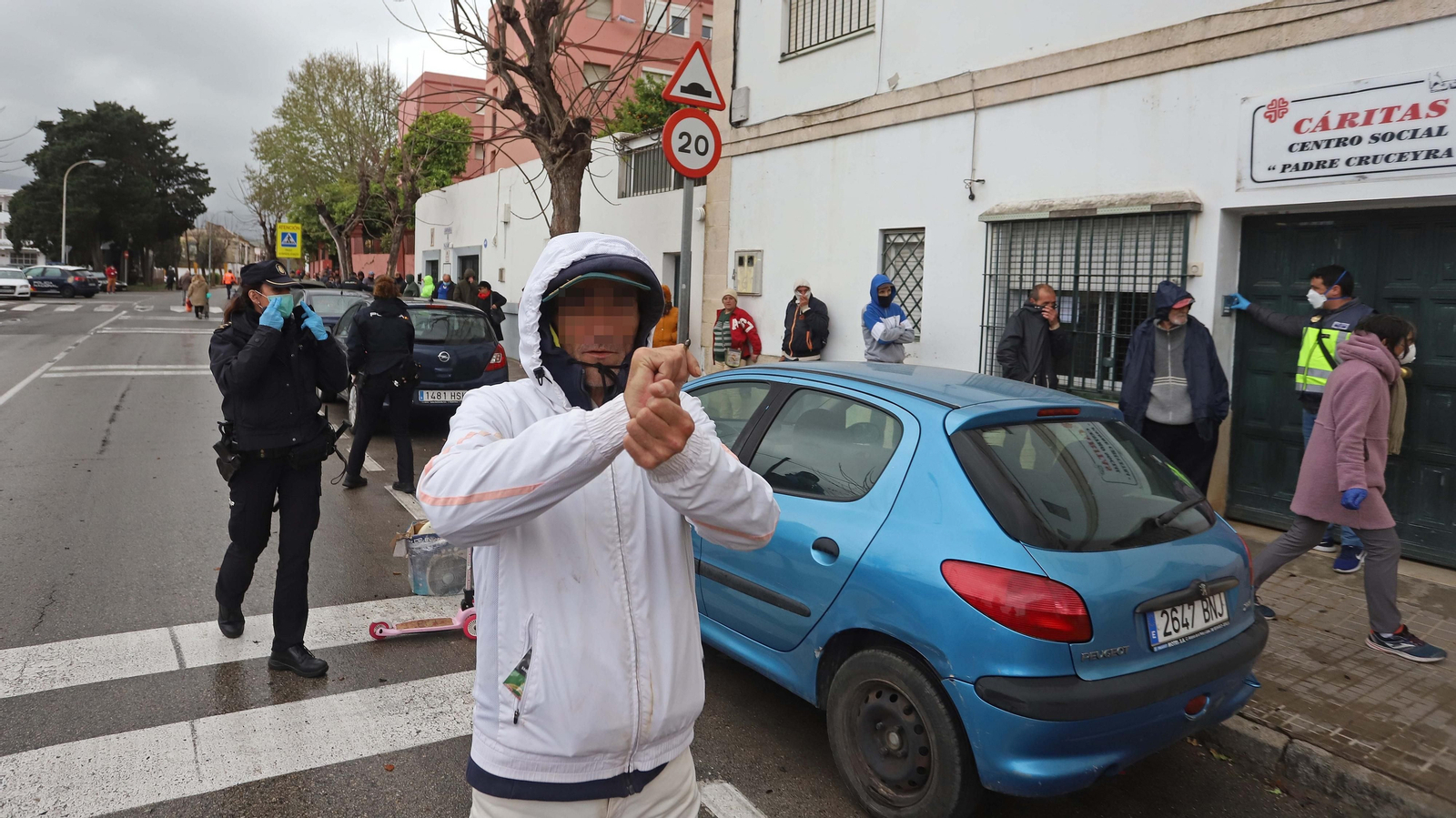 Fotos del operativo extraordinario de reparto de alimentos en el Comedor del Carmen