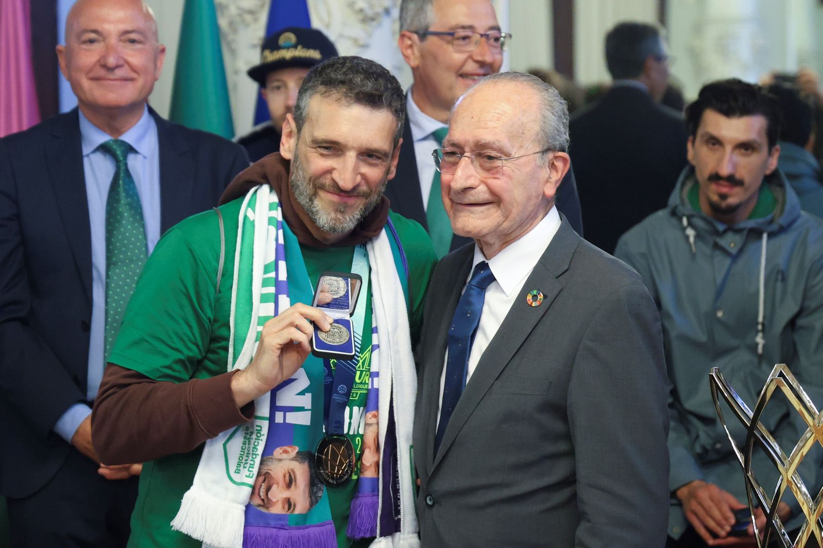 El Unicaja celebra en las calles de Málaga el título de la BCL