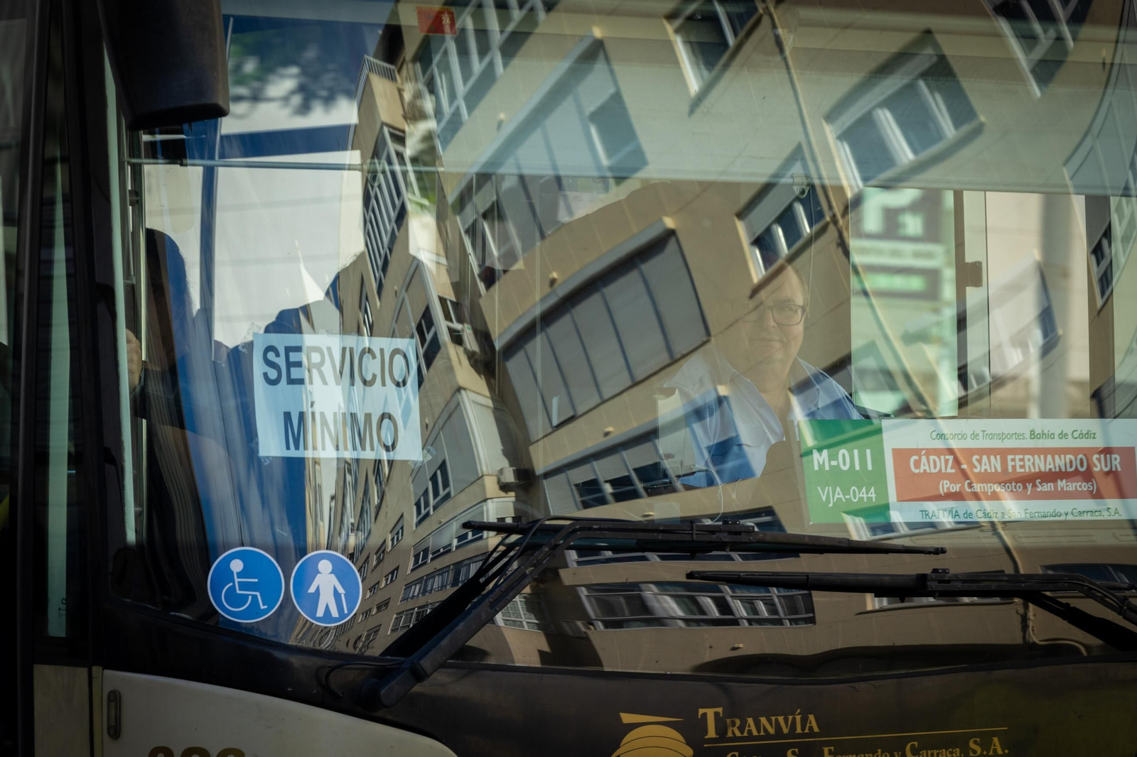 Imágenes de la primera jornada de huelga de autobuses en Cádiz