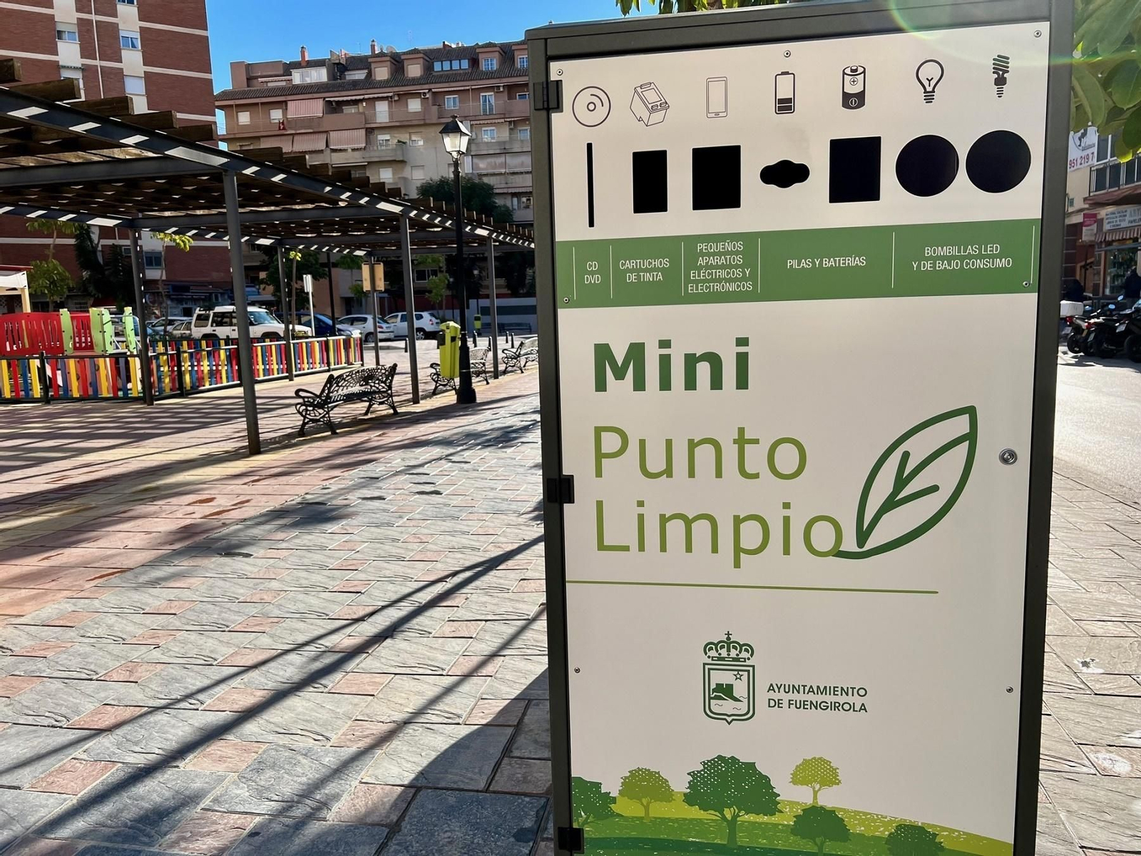 Un ‘minipunto’ limpio instalado en la Plaza Punta Umbría, en Fuengirola.