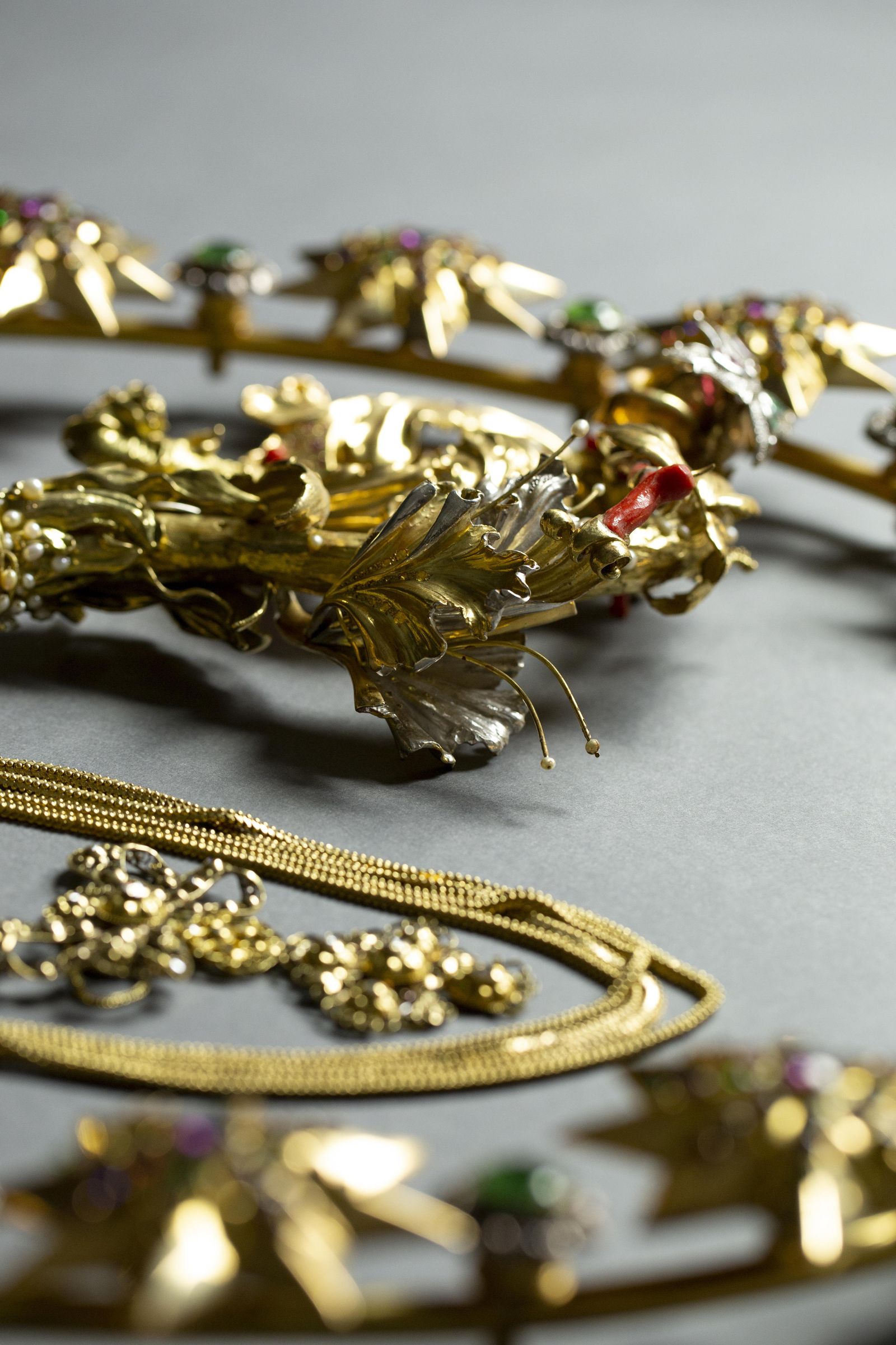 El patrimonio de la Virgen protagoniza parte del libro