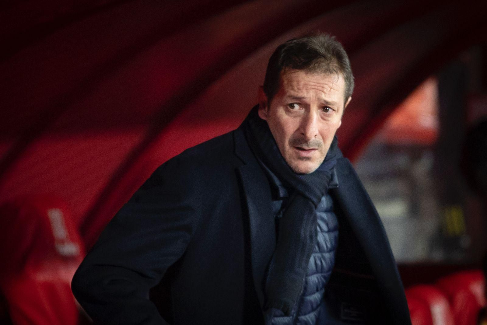 El técnico burgalés en el banquillo de Los Cármenes