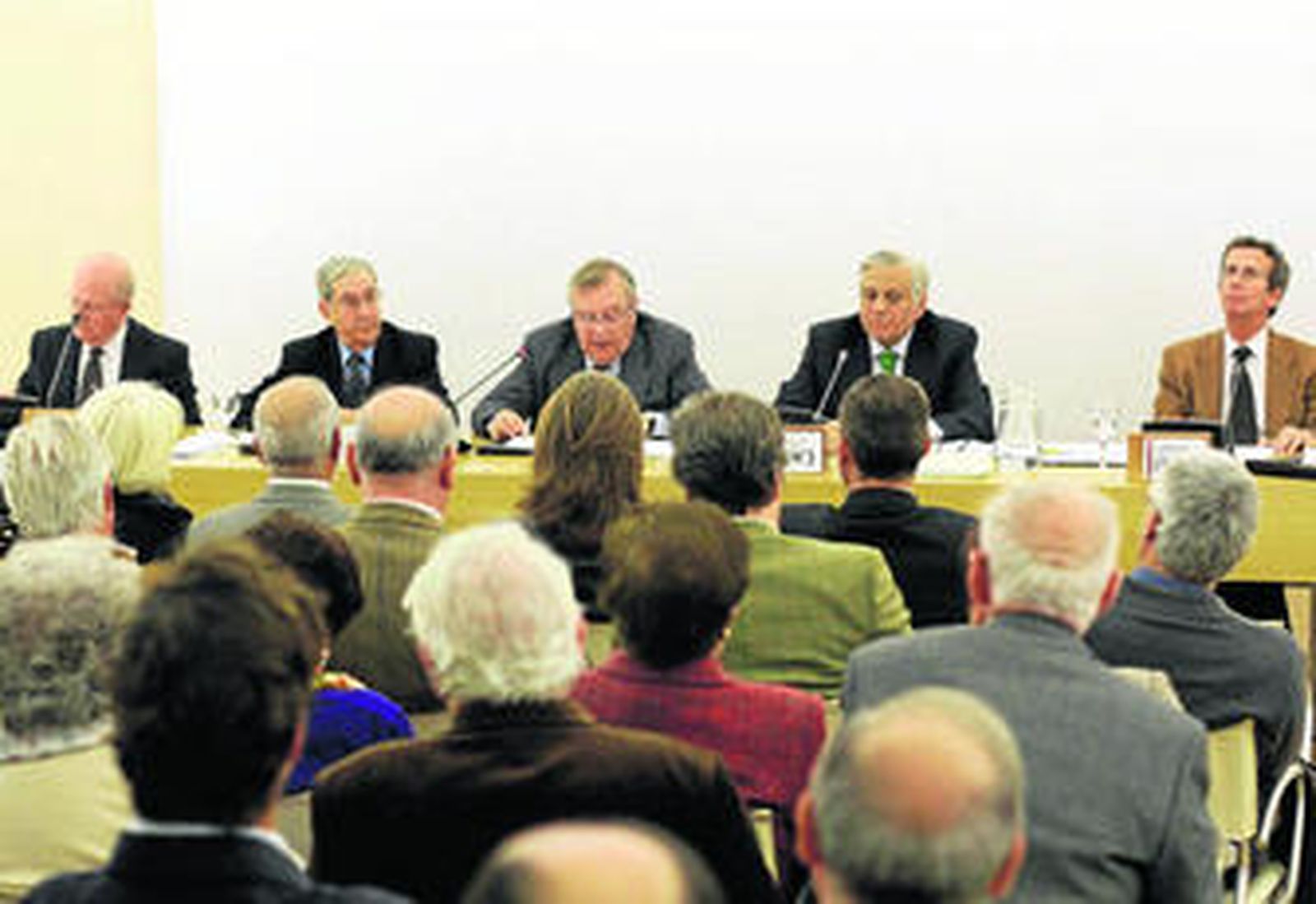 De izquierda a derecha, Manuel Paredes, José Ramón Pérez Díaz-Alersi, Juan Carlos Pery-Paredes, Andrés Contreras y Jaime Álvarez López.