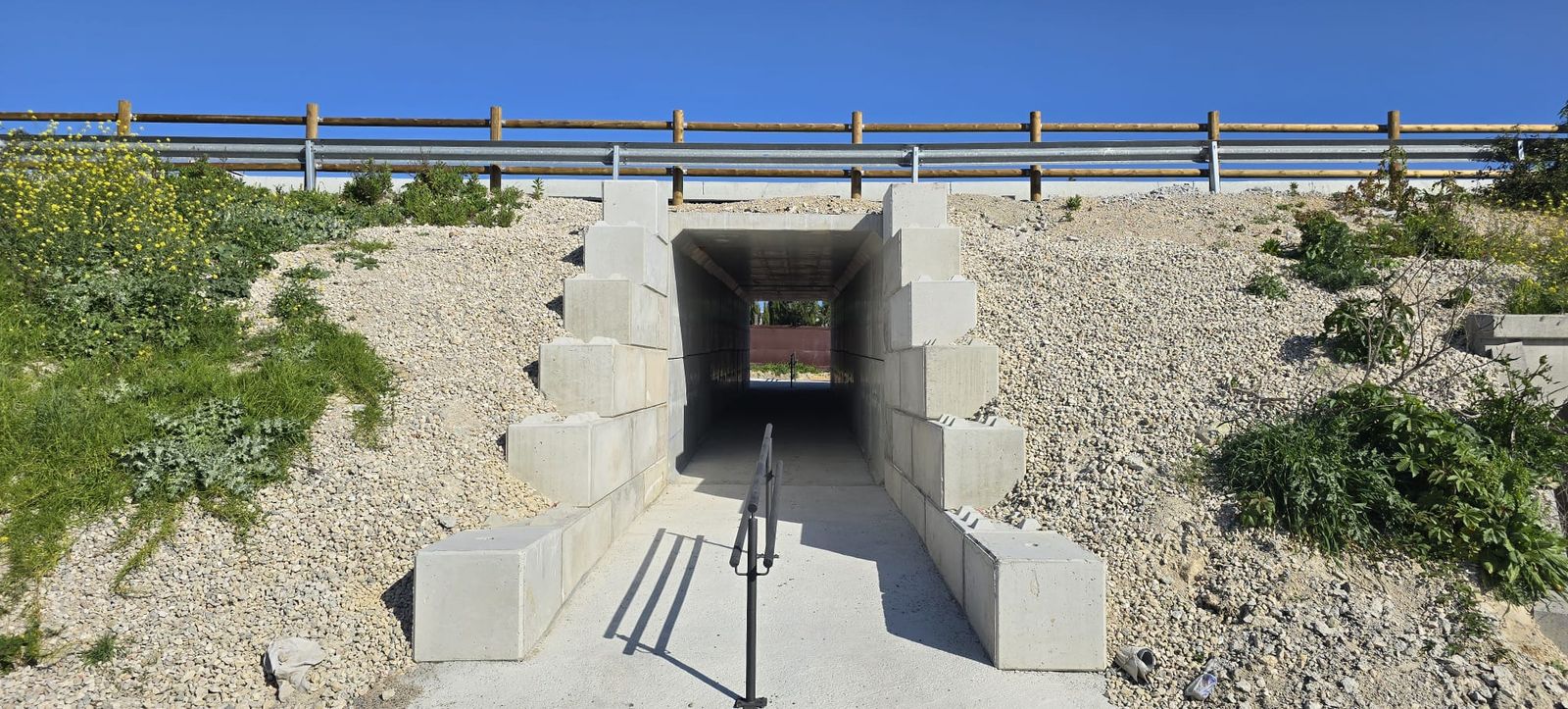 Paso soterrado en la A-2003, que une Jerez con La Barca.