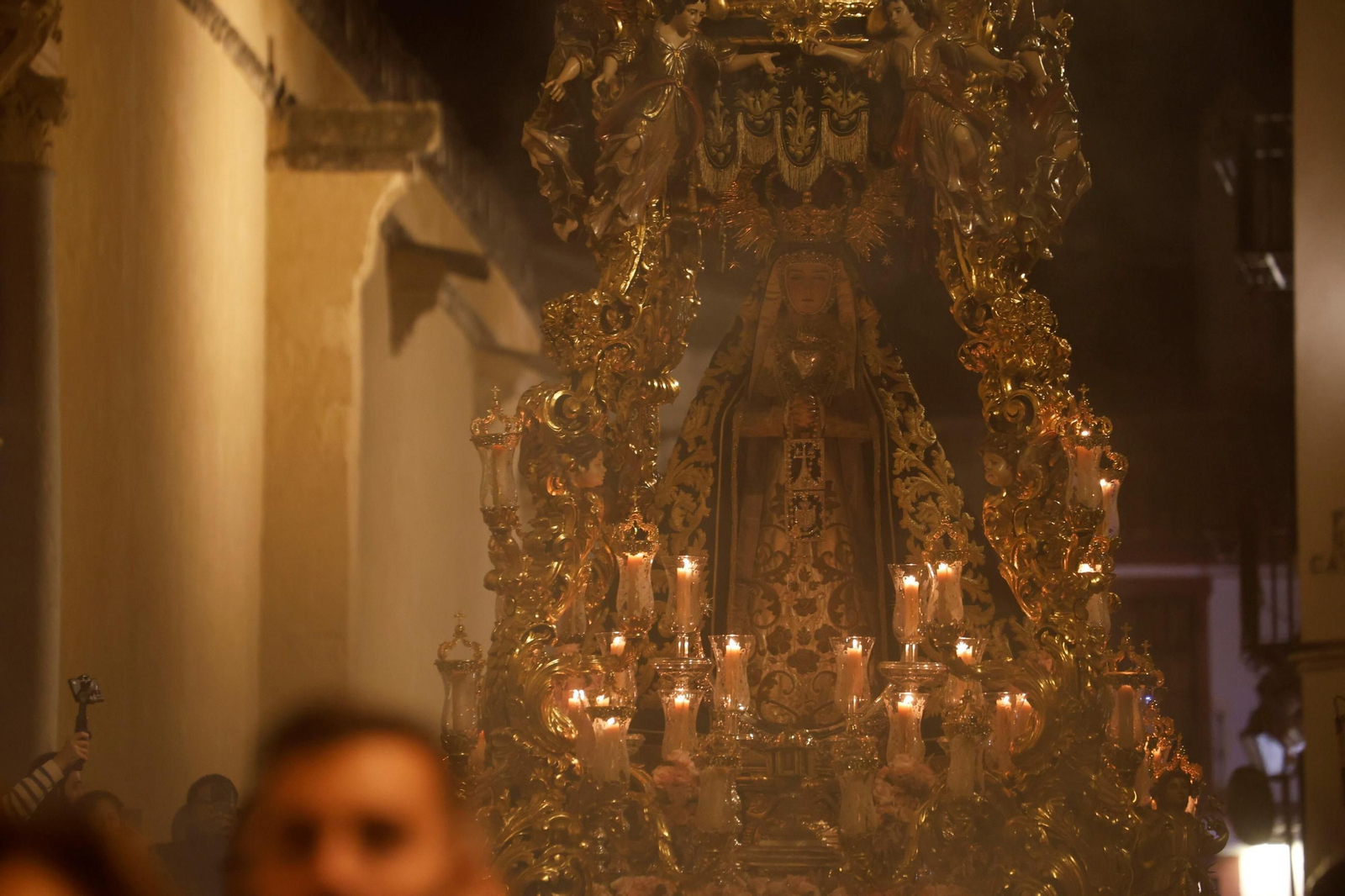 Ánimas celebra el 50 aniversario de la Virgen de las Tristezas por las calles de Córdoba