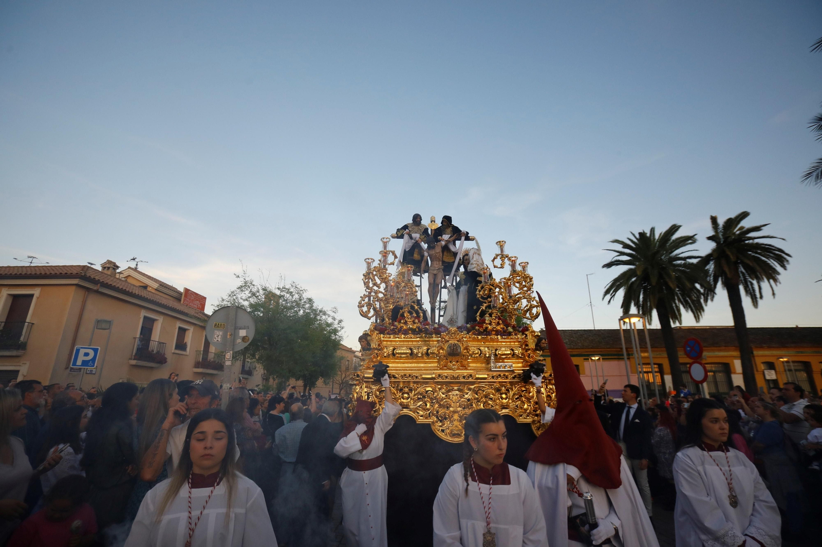 Viernes Santo en Córdoba: la procesión del Descendimiento, en imágenes
