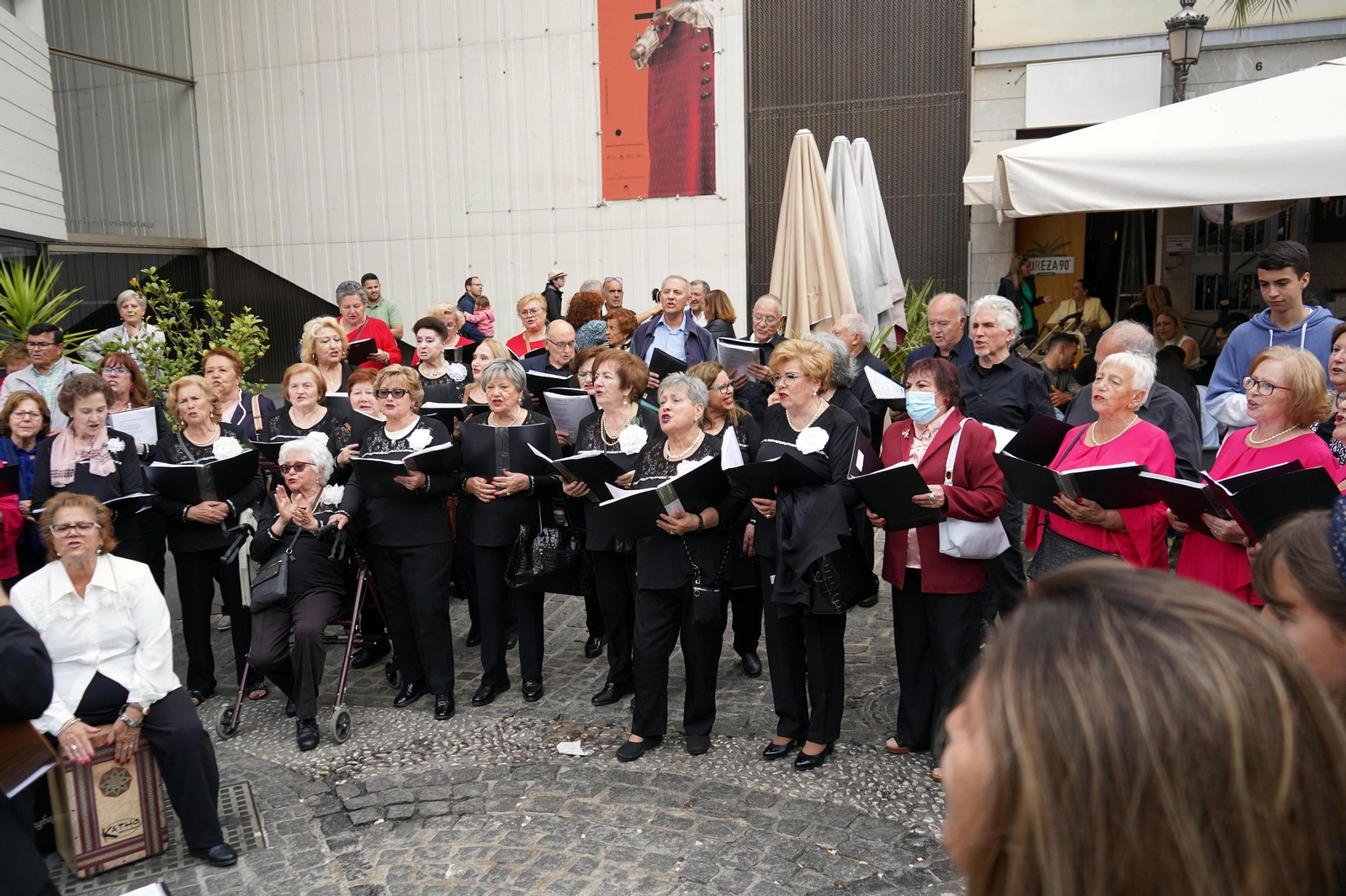 Las mejores fotos de la Noche en Blanco de Granada: del concierto de Xoel López a partidos de baloncesto