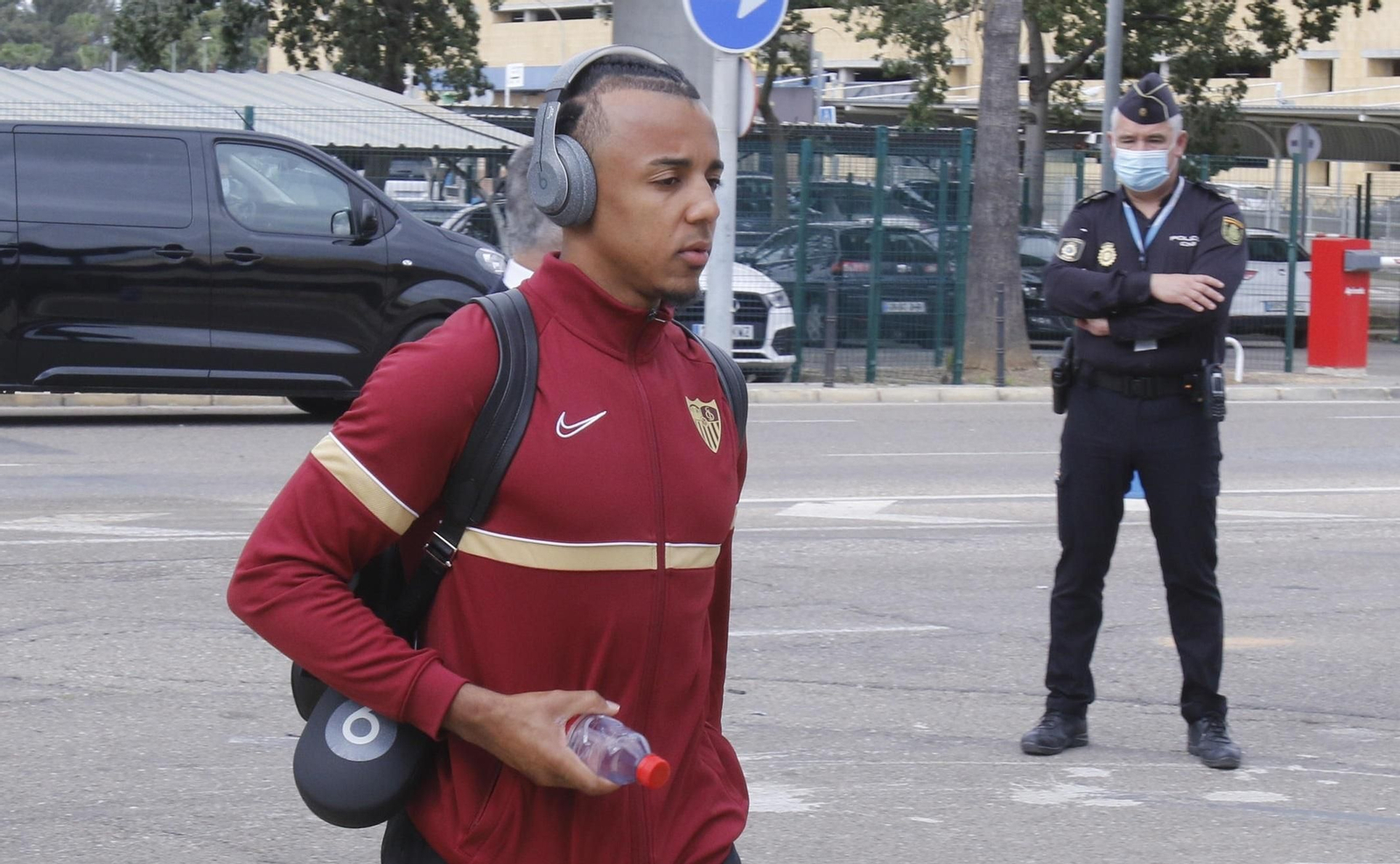 Koundé, en el aeropuerto.