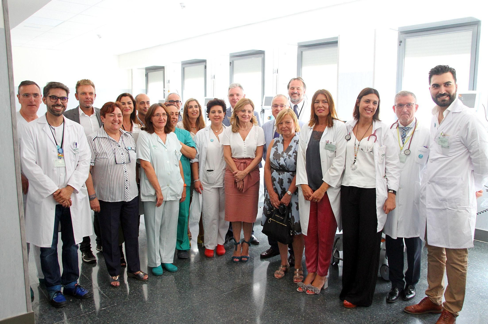 Imágenes de la visita de la consejera de Salud, Marina Álvarez, a la nueva Unidad de Ictus del Hospital Juan Ramón Jiménez