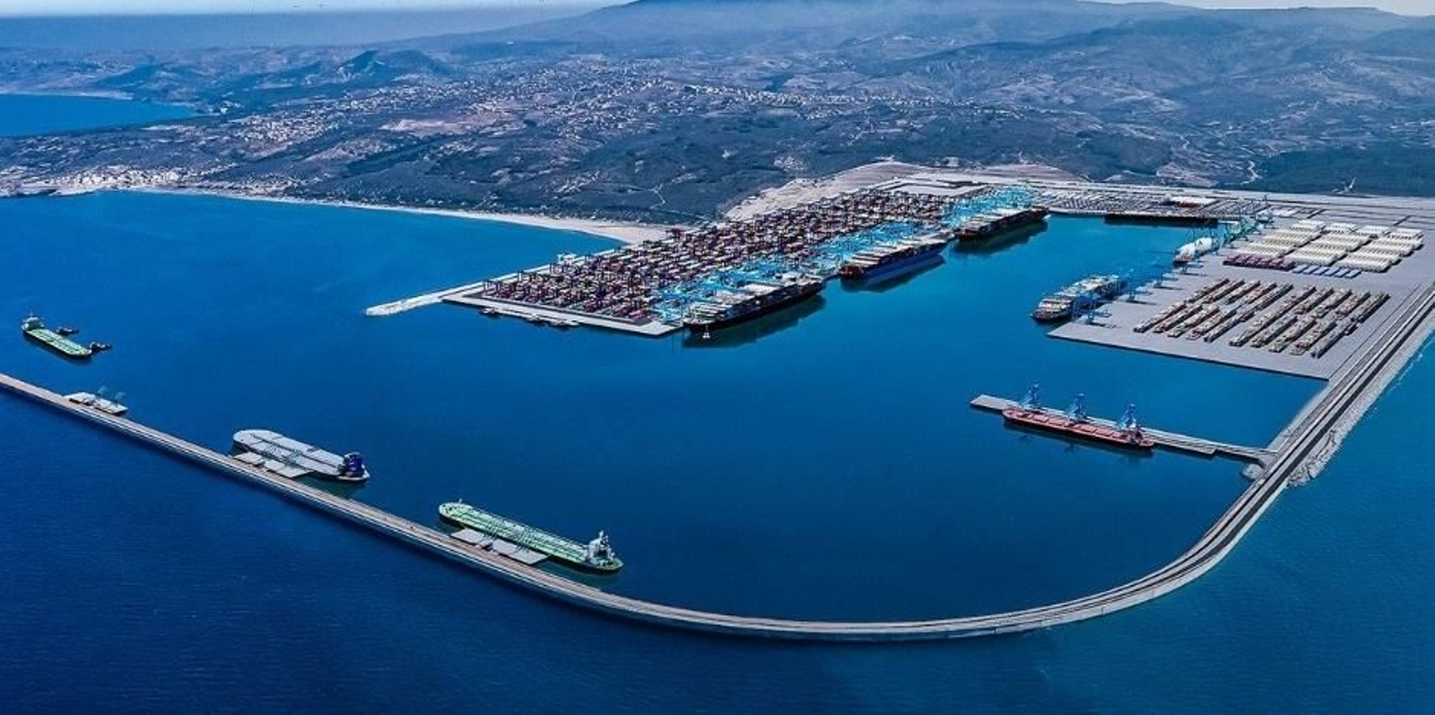 Recreación infográfica del puerto de Nador West Med, en Marruecos.