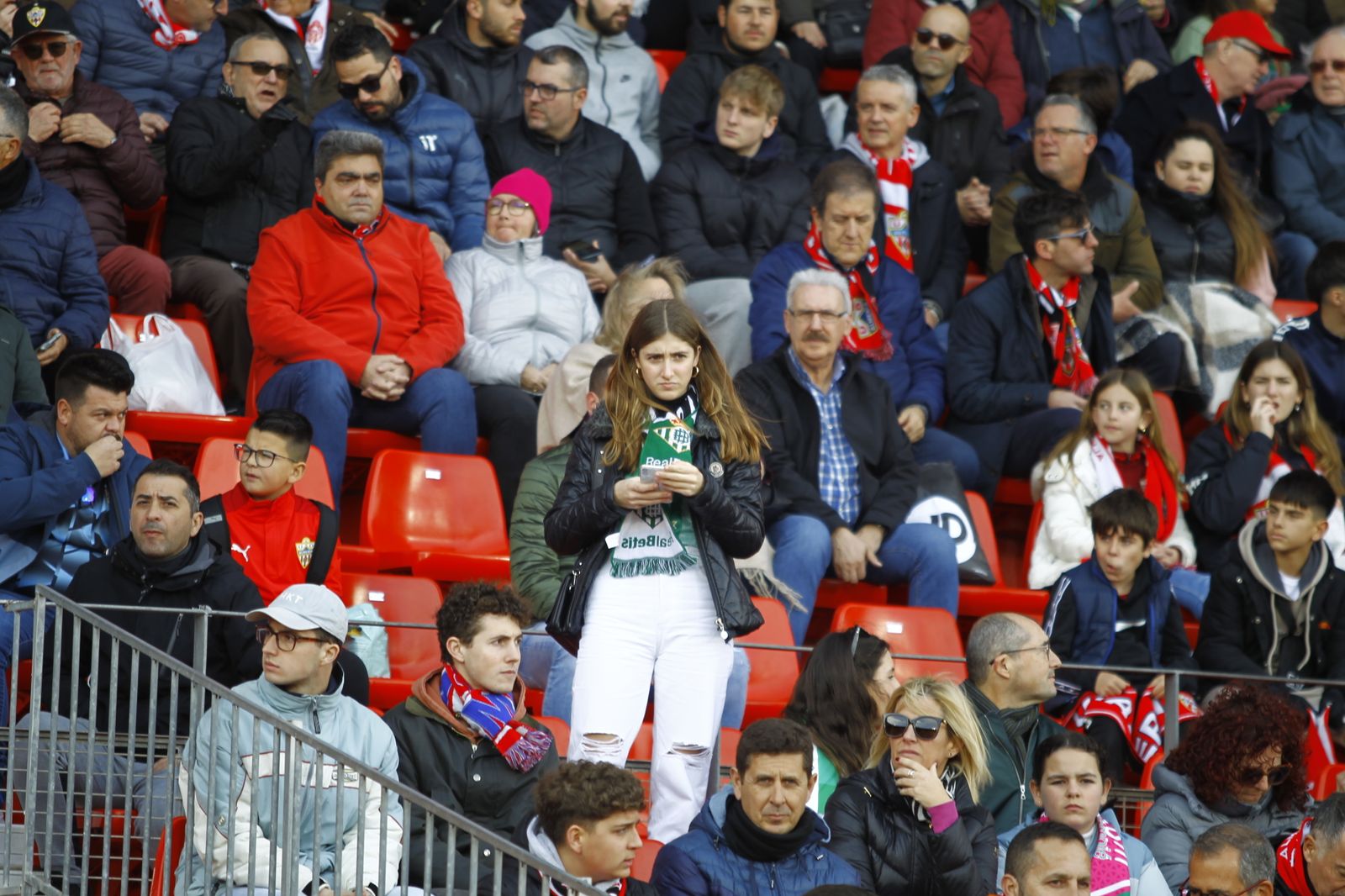 Imágenes del partido de fútbol U.D. Almería-Real Betis Balompié