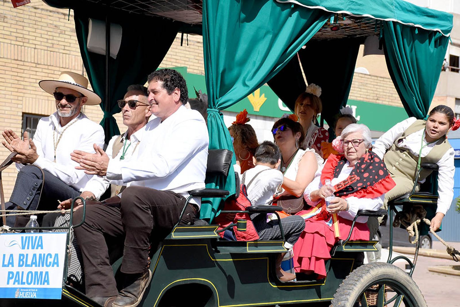 Imágenes de los carros de la Hermandad del Rocío de Huelva