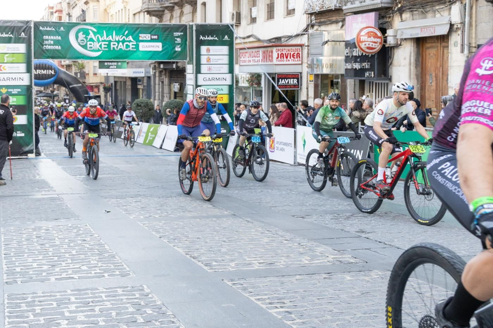 En imágenes: la Andalucía Bike Race dice adiós a Jaén con una etapa marcada por Jabalcuz