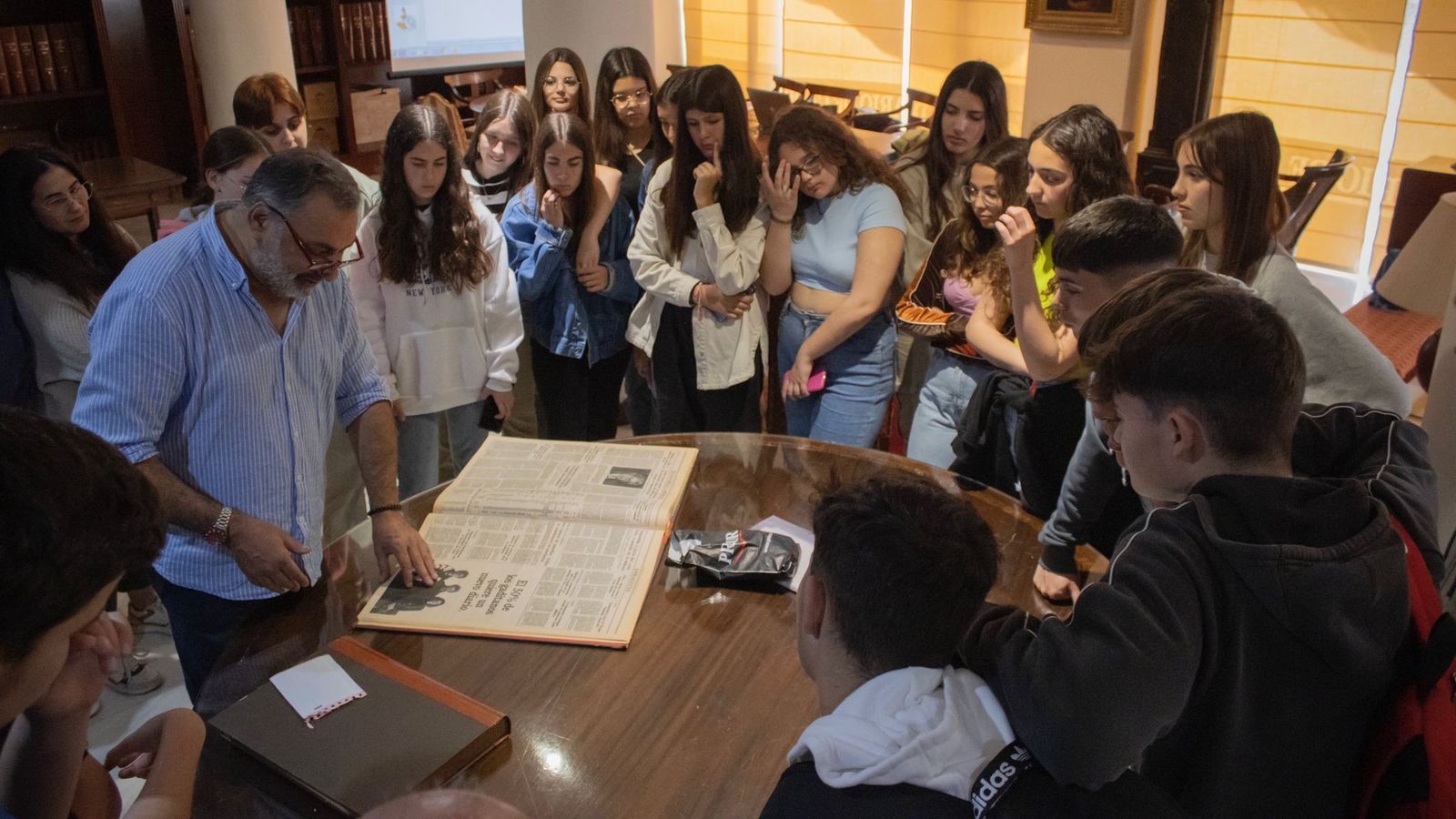 Estudiantes y profesores del IES Las Lomas. 22 de marzo de 2023