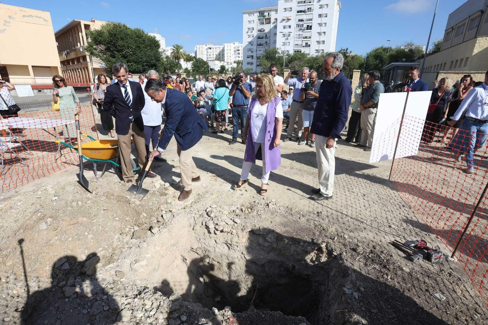 Acto de colocación de la primera piedra de la futura sede de Proyecto Hombre en Jerez