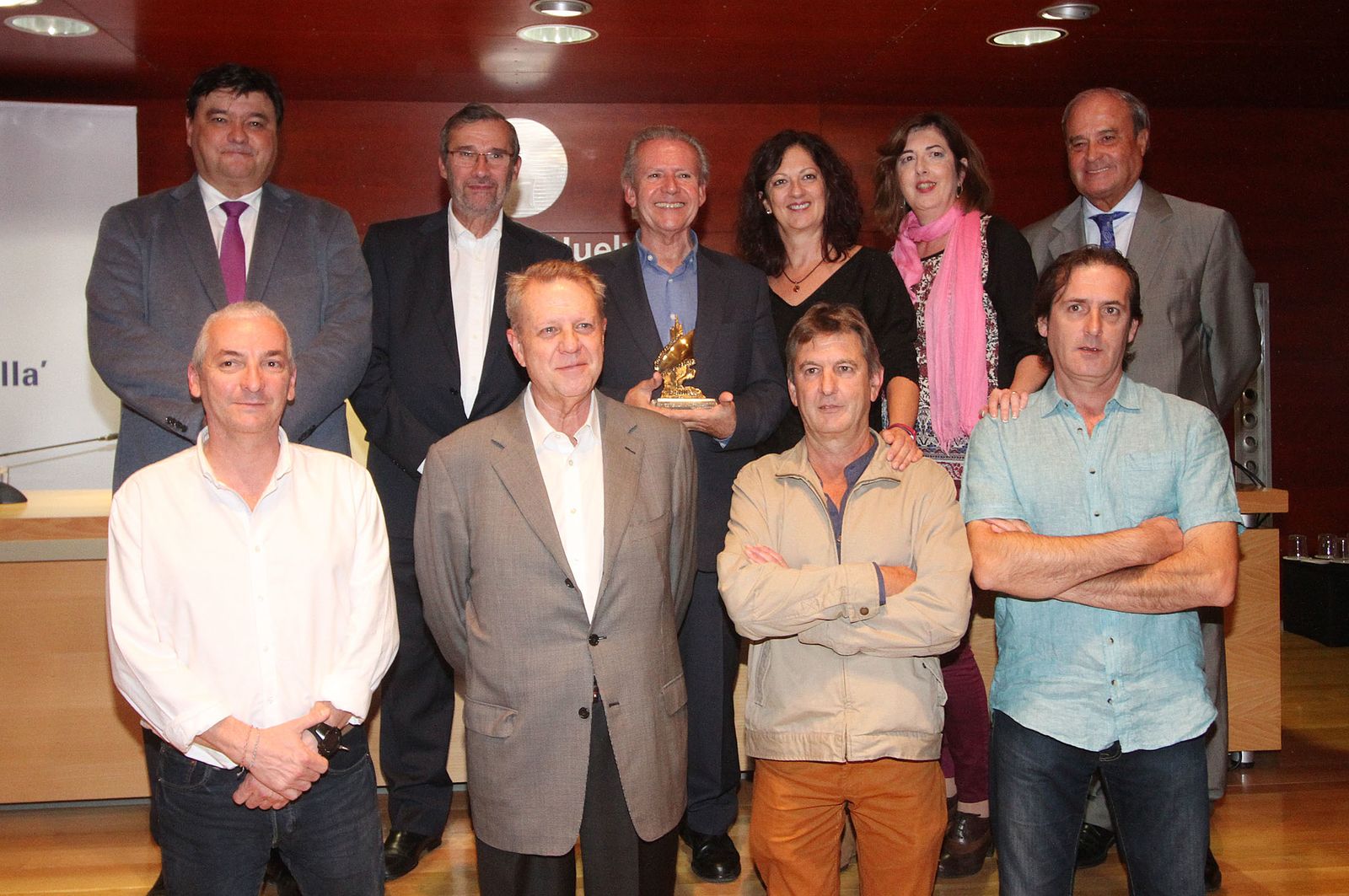 Manuel Ángel Vázquez Medel recibe el XIII Premio Ángel Serradilla, en imágenes