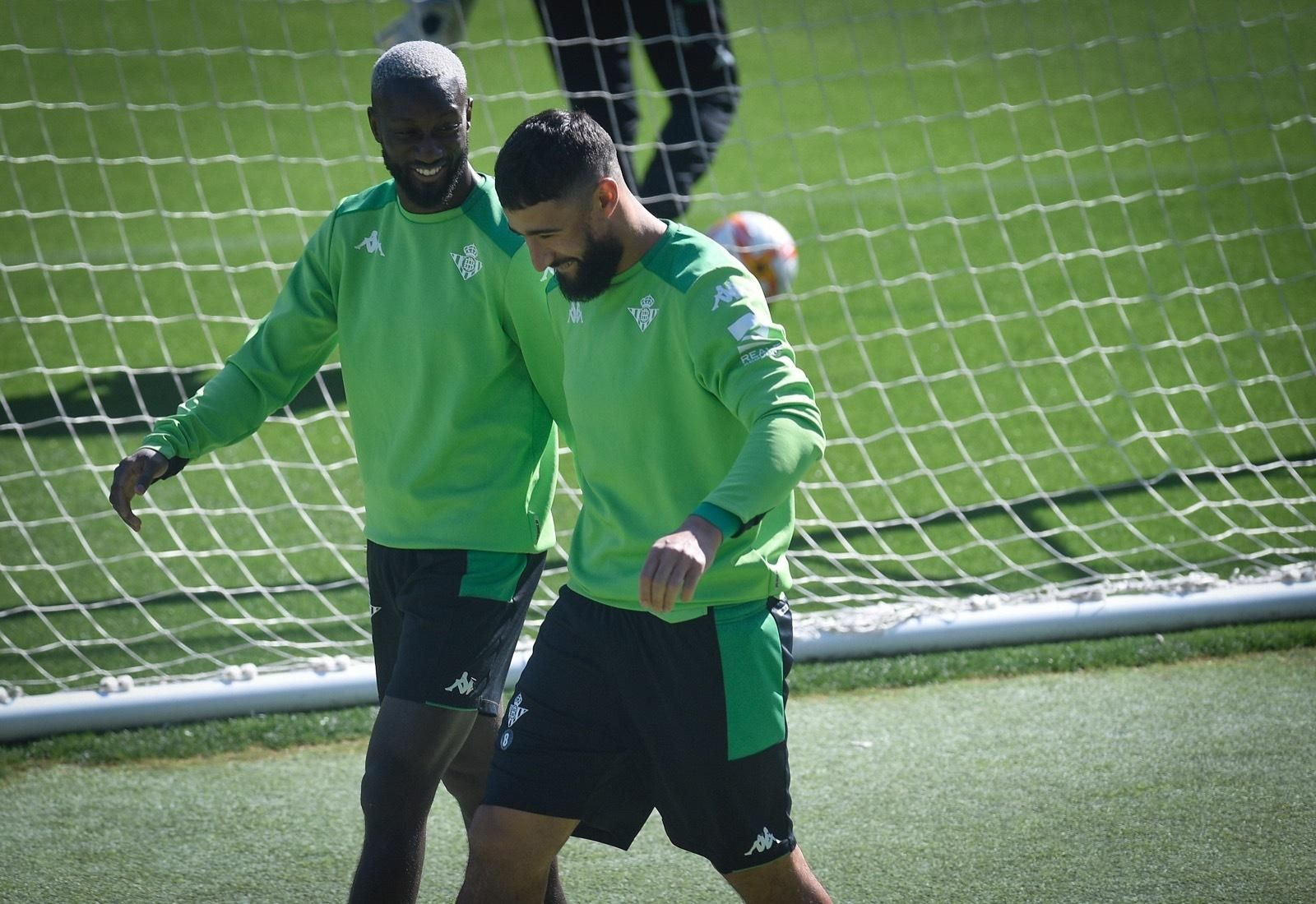 Fekir junto a Sabaly, en el entrenamiento de este miércoles.