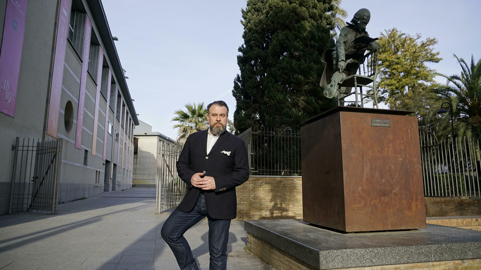 El barítono Carlos Álvarez ha asumido el papel de narrador del documental.