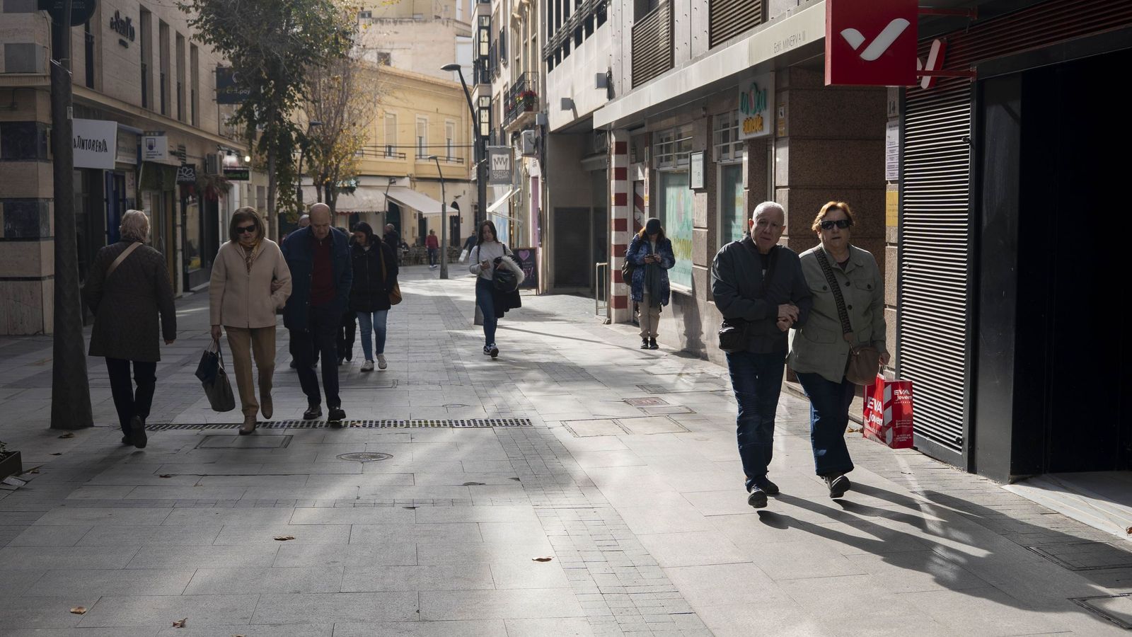 El Paseo de Almería y su entorno son un hervidero de comercios.