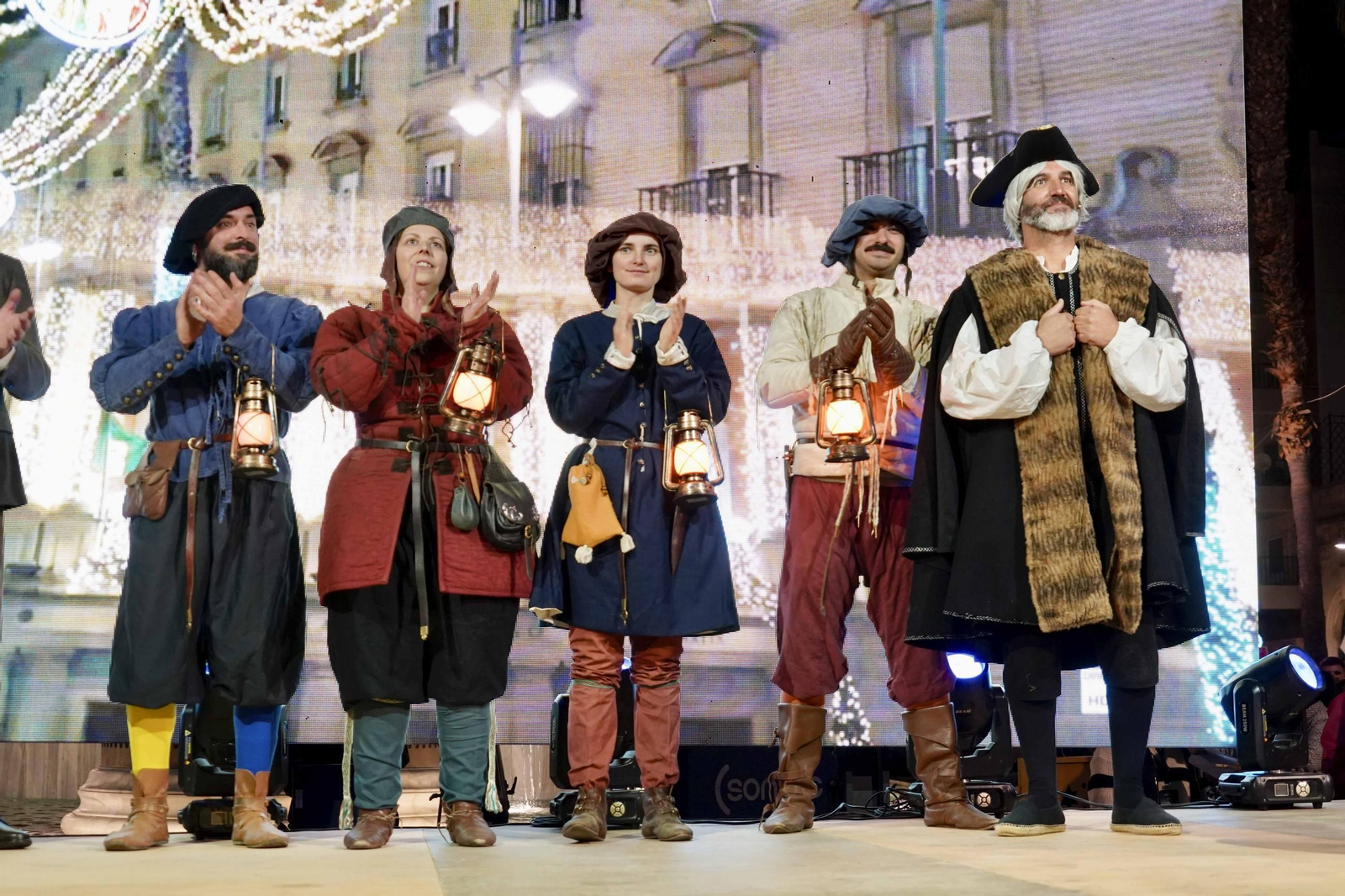 Las mejores imágenes del encendido del alumbrado 2025 en la Plaza de las Monjas