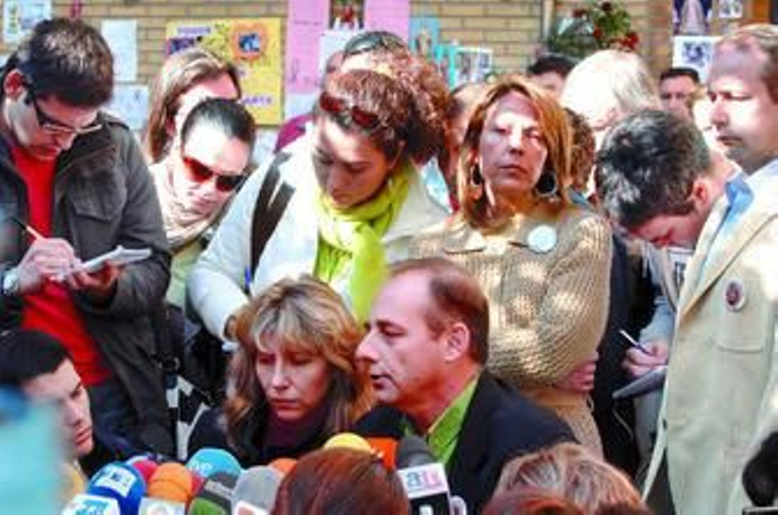 Eva Casanueva y Antonio del Castillo, padres de Marta, ayer en rueda de prensa.