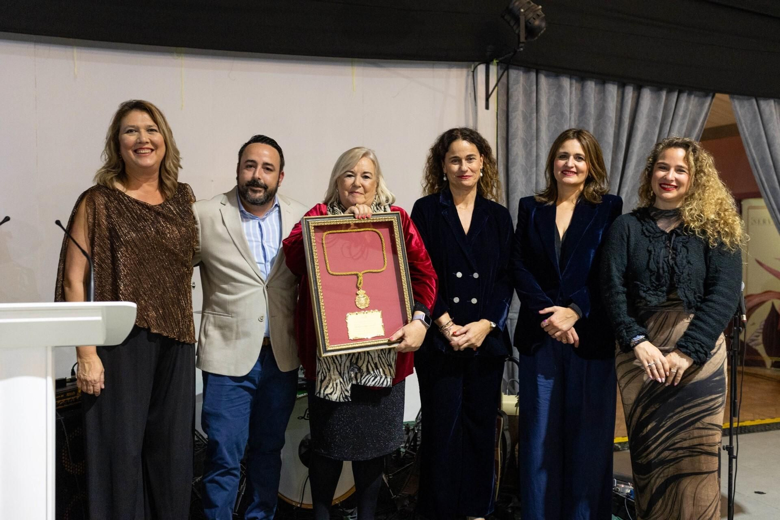 Manuela Caro tras recibir el premio.
